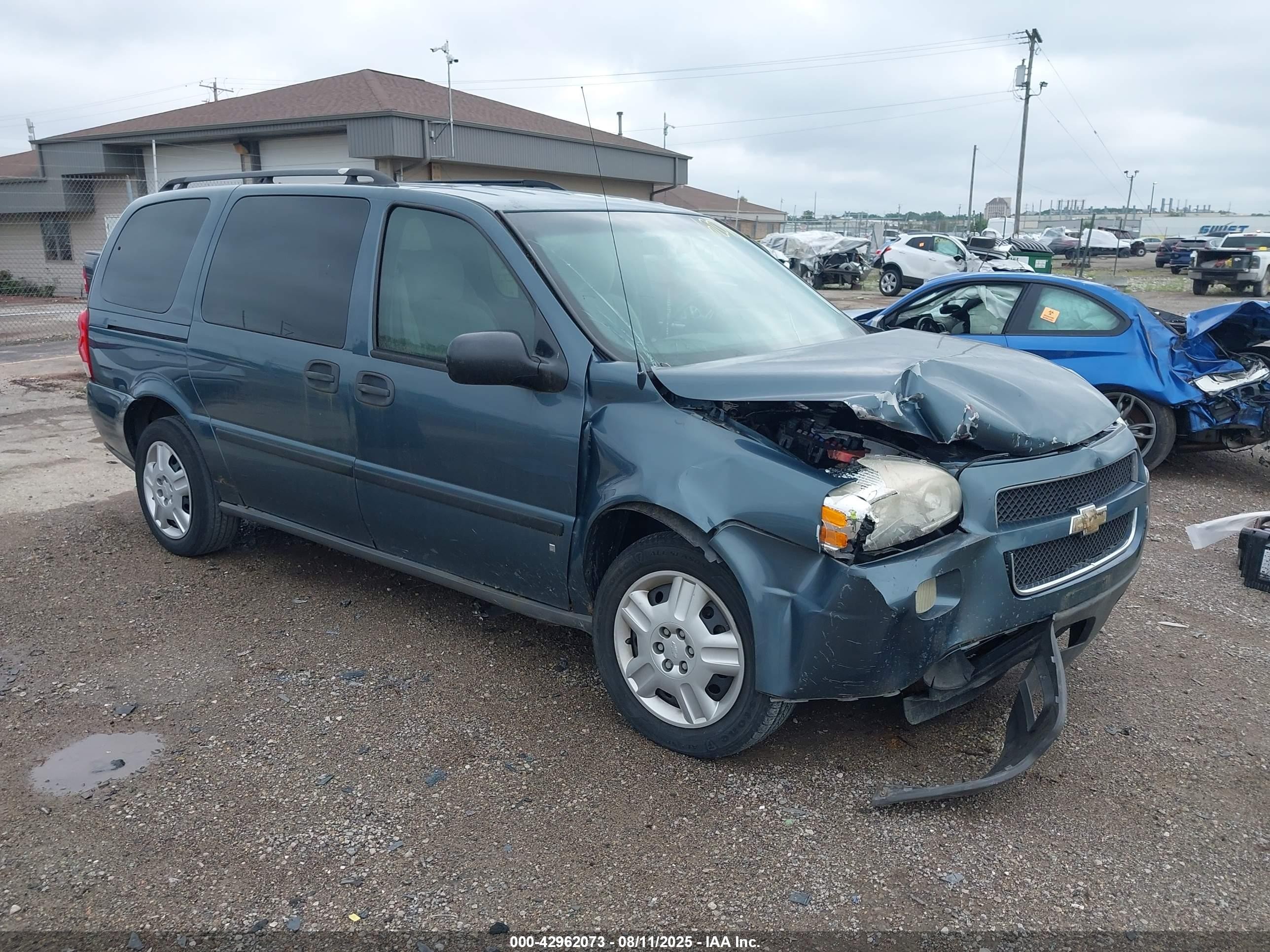 2006 Chevrolet Uplander LS, VIN 1GNDV23L06D195109 — Front end