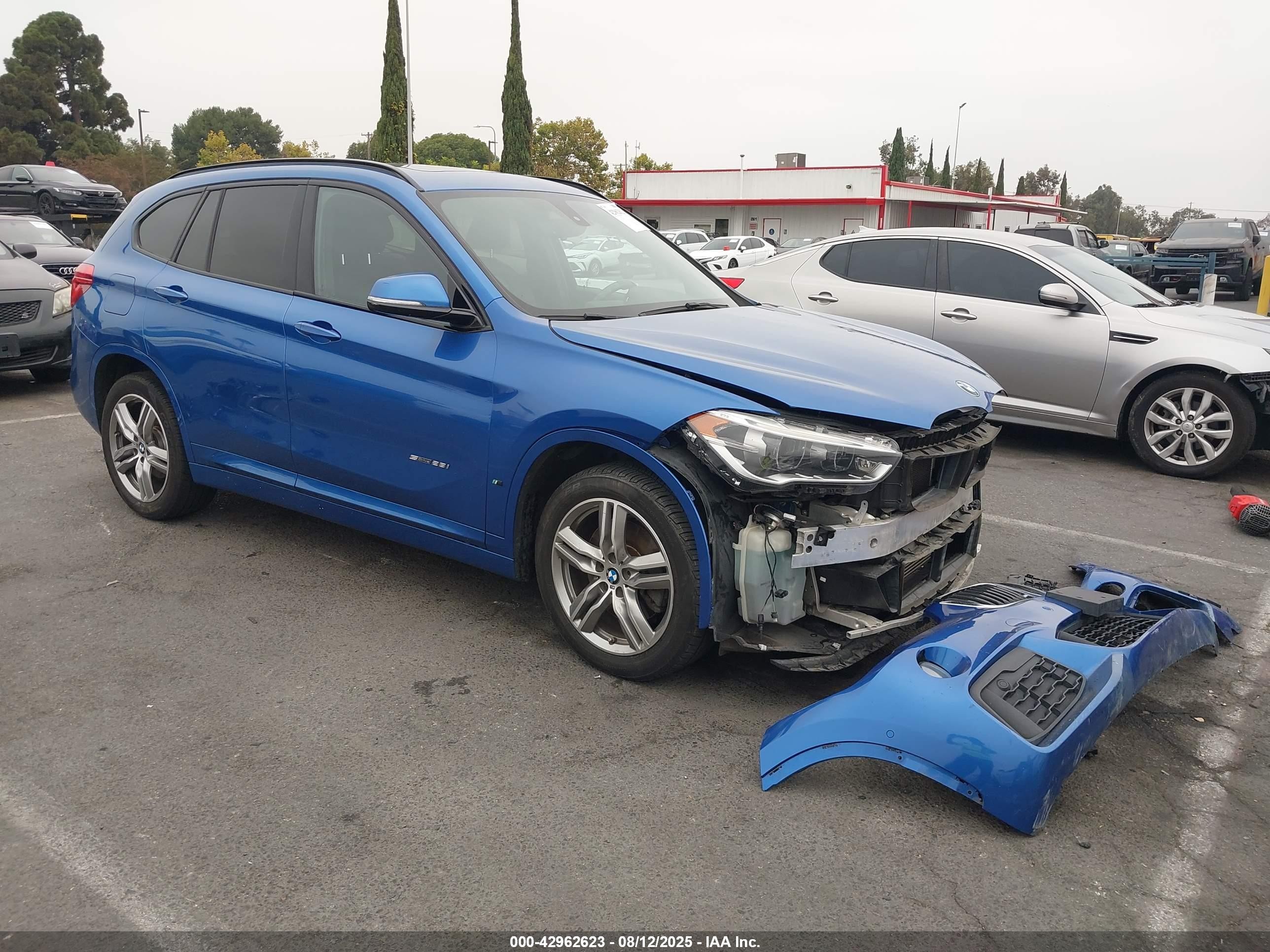 2017 BMW X1 sDrive28i, VIN WBXHU7C36H5H36497 — Front end
