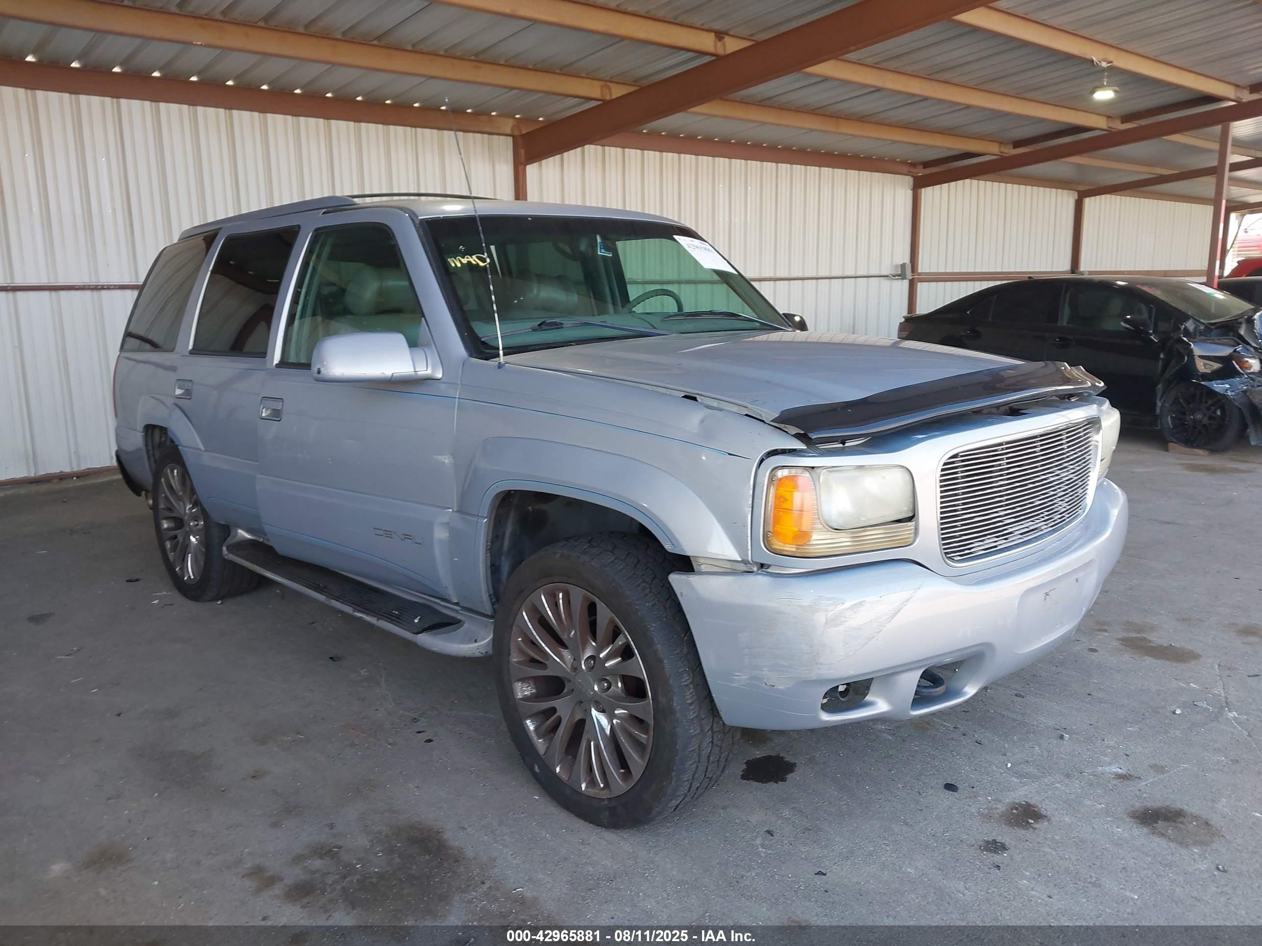 1999 GMC Denali, VIN 1GKEK13R1XR912999 — Side
