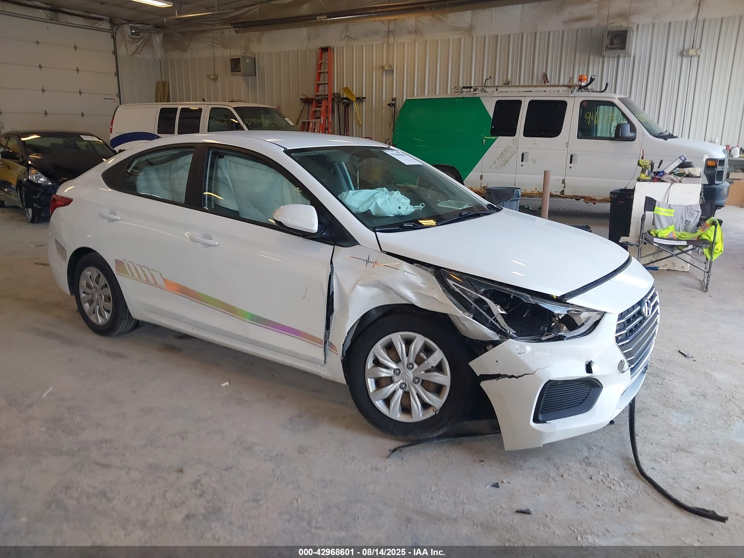2020 Hyundai Accent SE, VIN 3KPC24A63LE101076 — Front end
