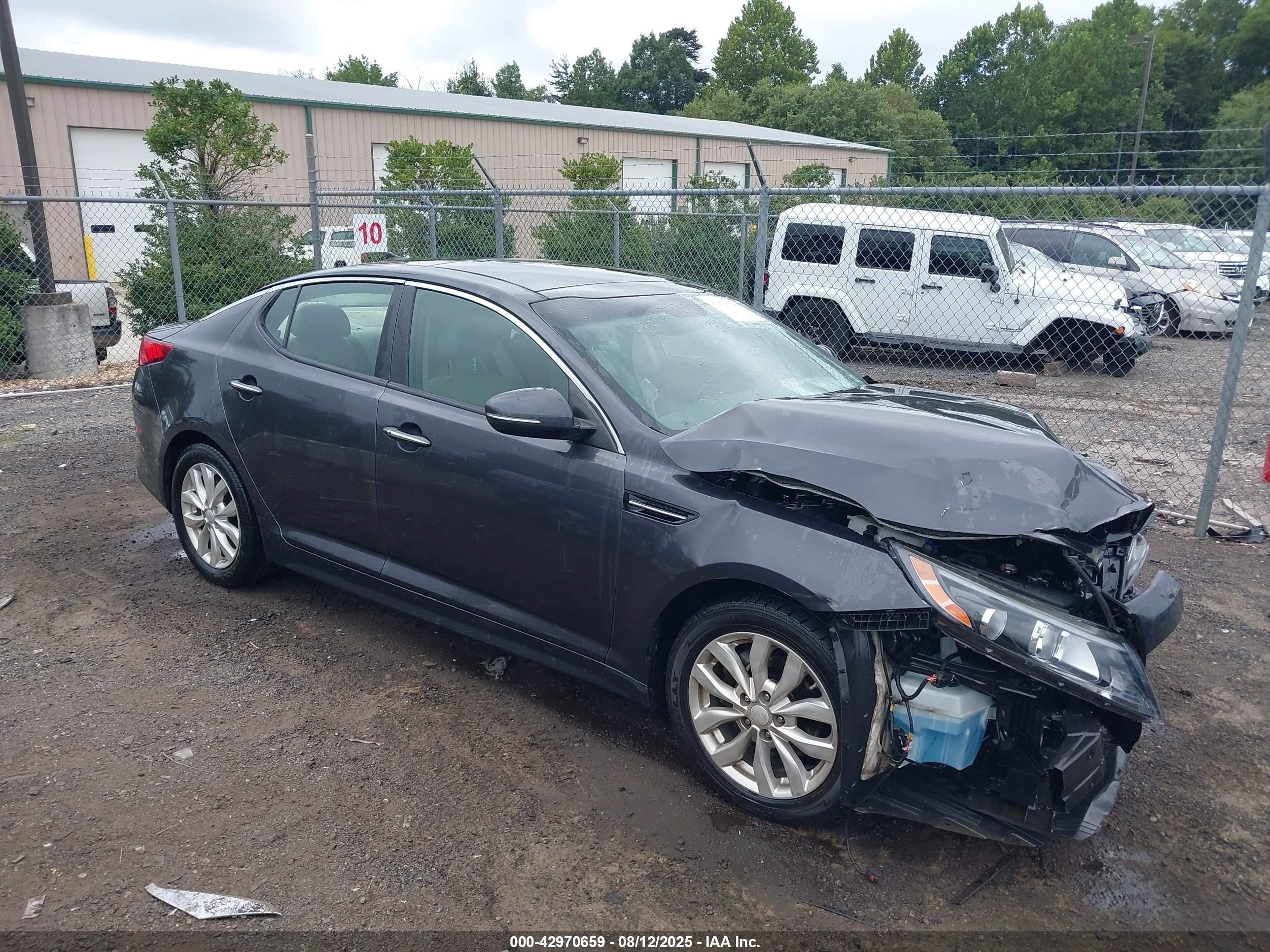 2015 Kia Optima EX, VIN 5XXGN4A75FG430665 — Front end
