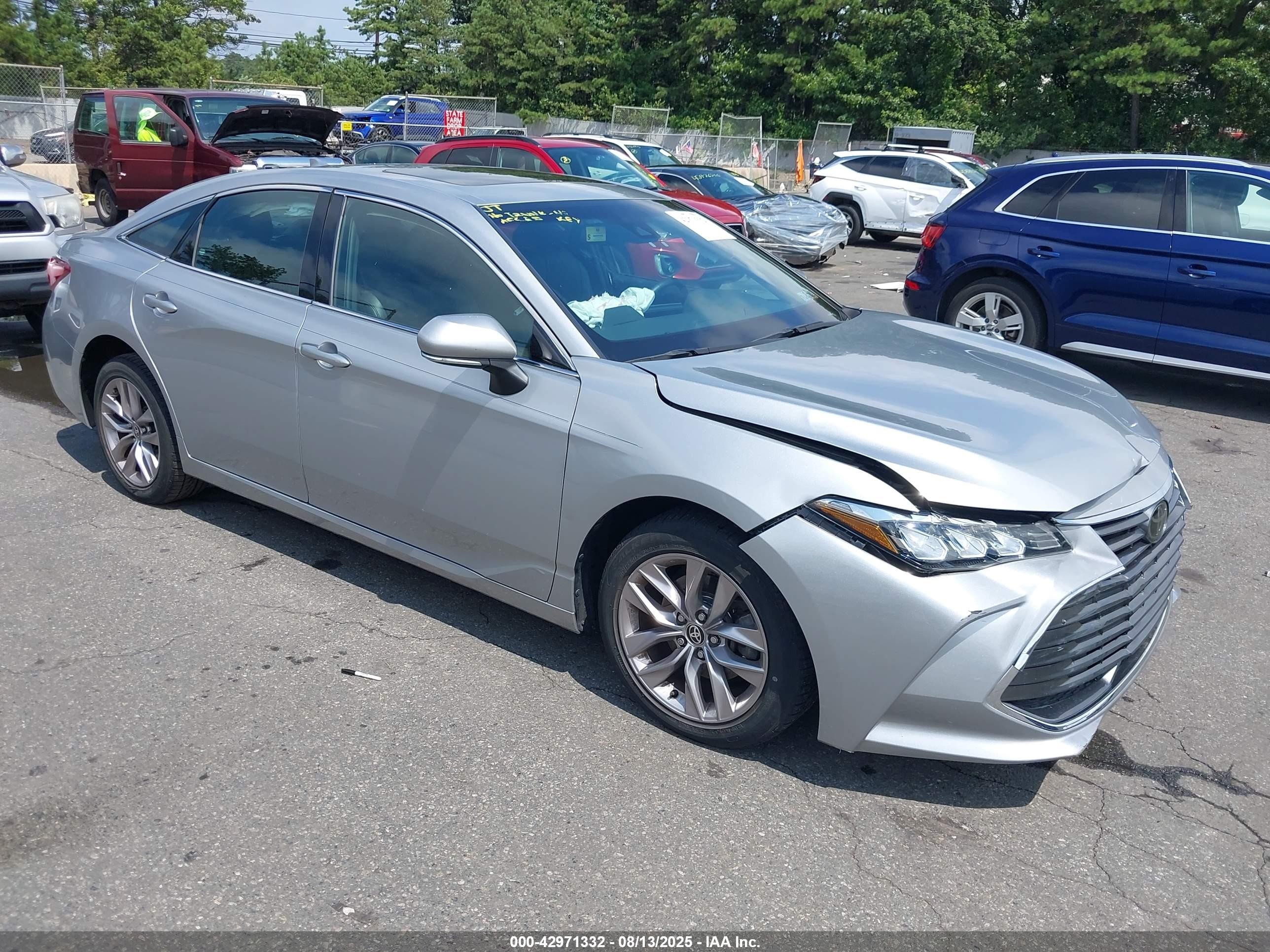 2020 Toyota Avalon XLE, VIN 4T1AZ1FB9LU055175 — Front end