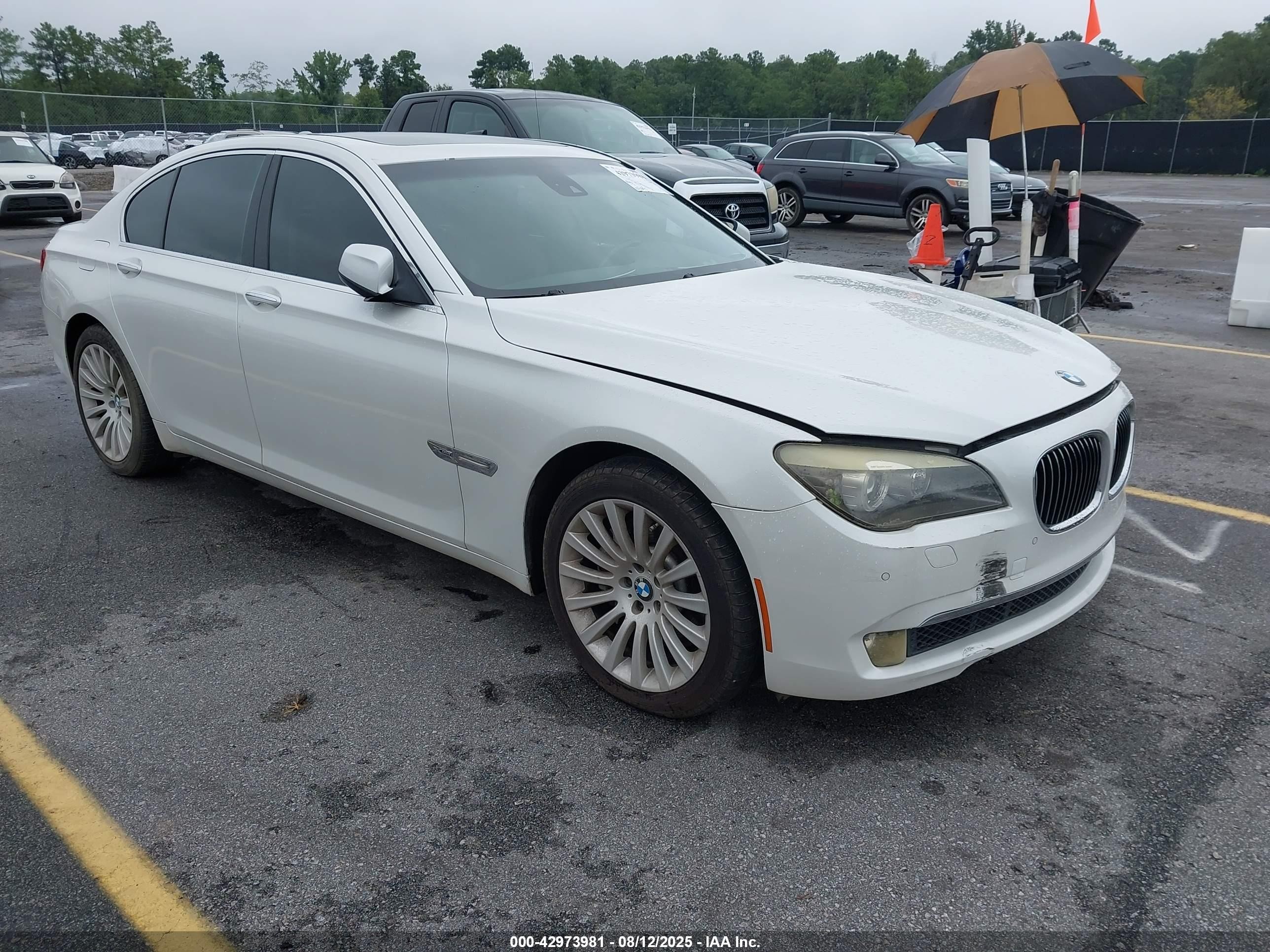 2011 BMW 7 Series 750i xDrive, VIN WBAKC6C52BC394674 — Перед