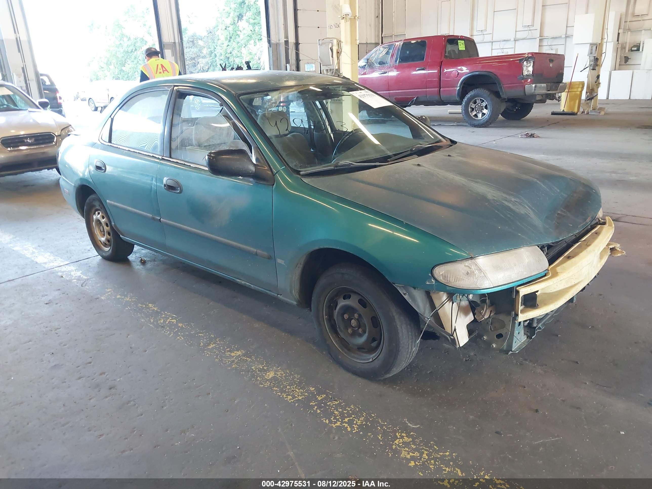 1995 Mazda Protege, VIN JM1BA141XS0105484 — Перед