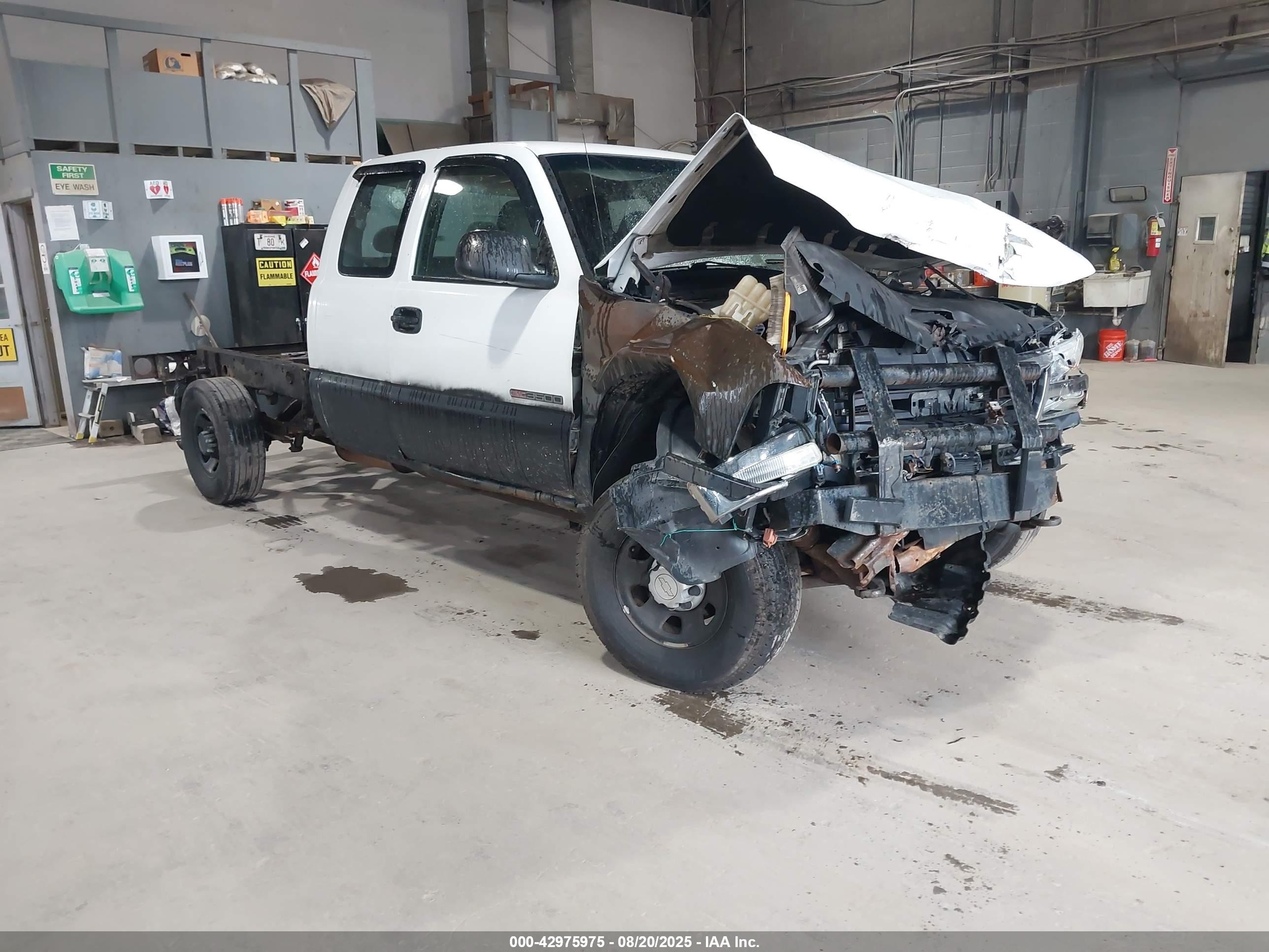 2006 GMC Sierra 3500, VIN 1GTHK39U06E138251 — Front end