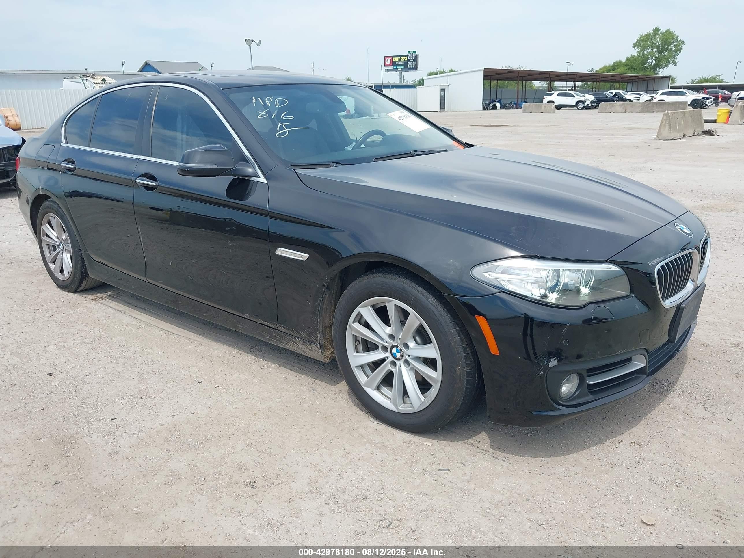 2016 BMW 5 Series 528i, VIN WBA5A5C5XGD527308 — Front end