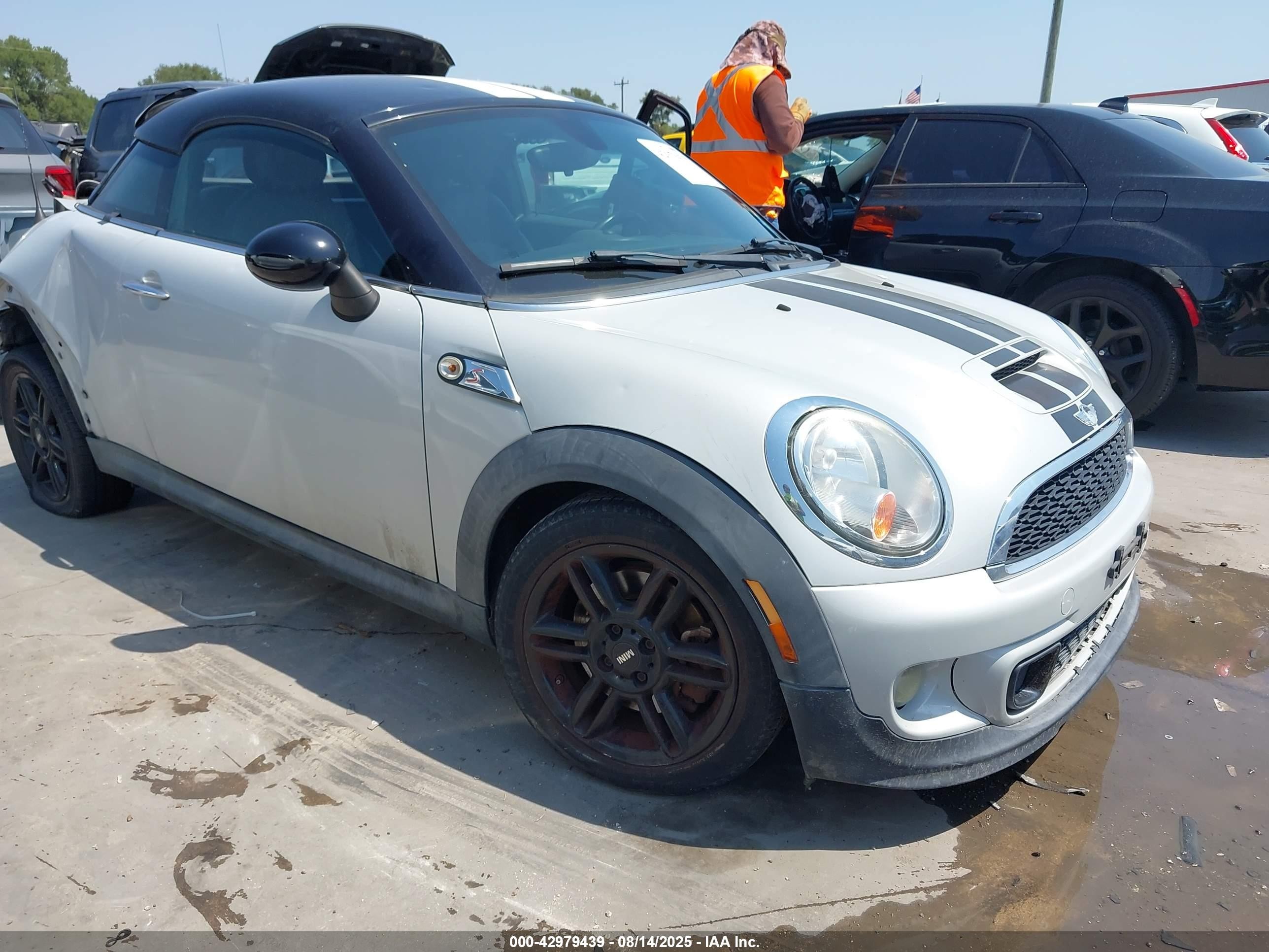 2014 MINI Coupe S, VIN WMWSX3C55ET772879 — Rear end