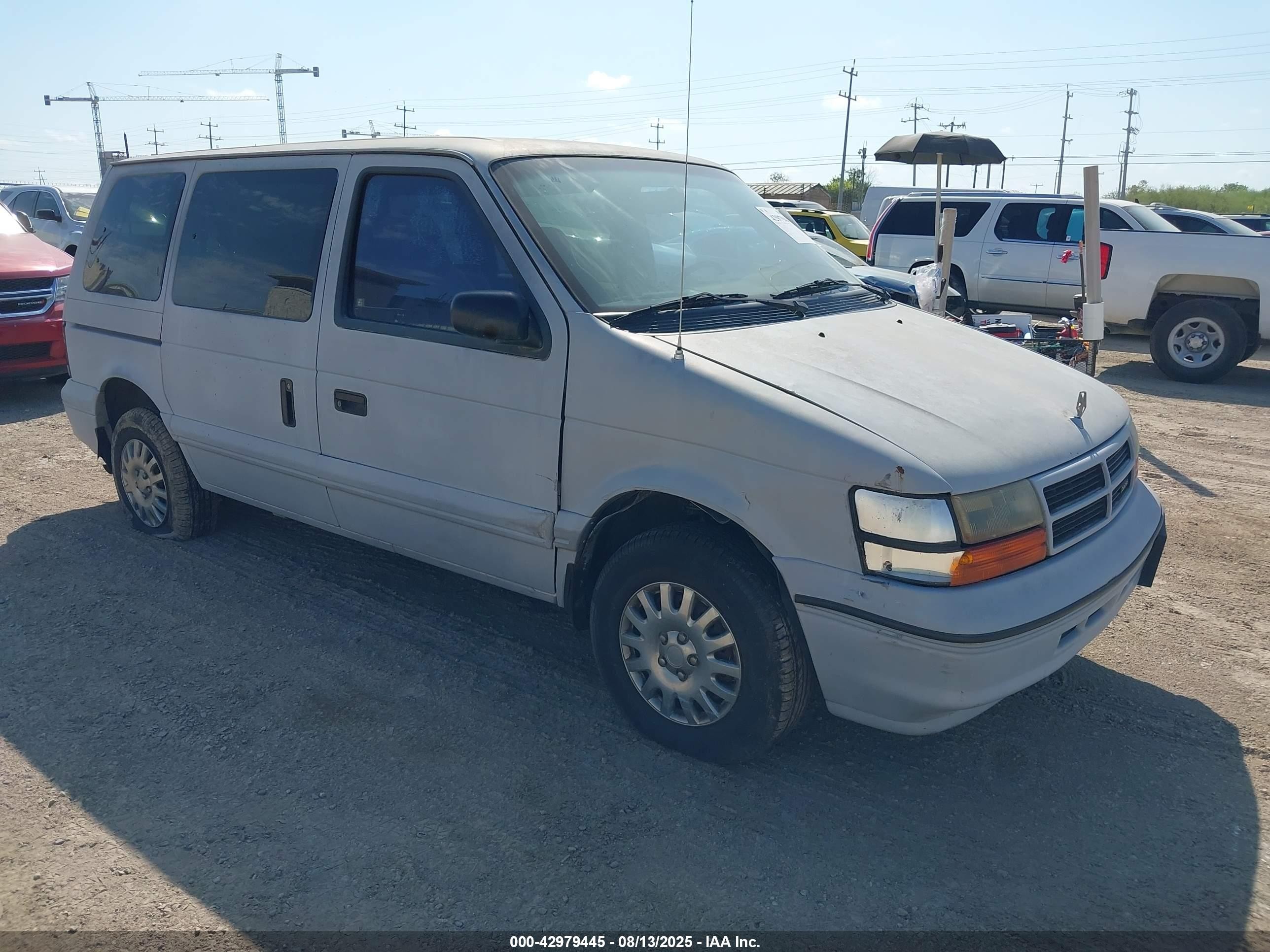 1995 Dodge Caravan, VIN 2B4GH25K3SR176270 — Front end