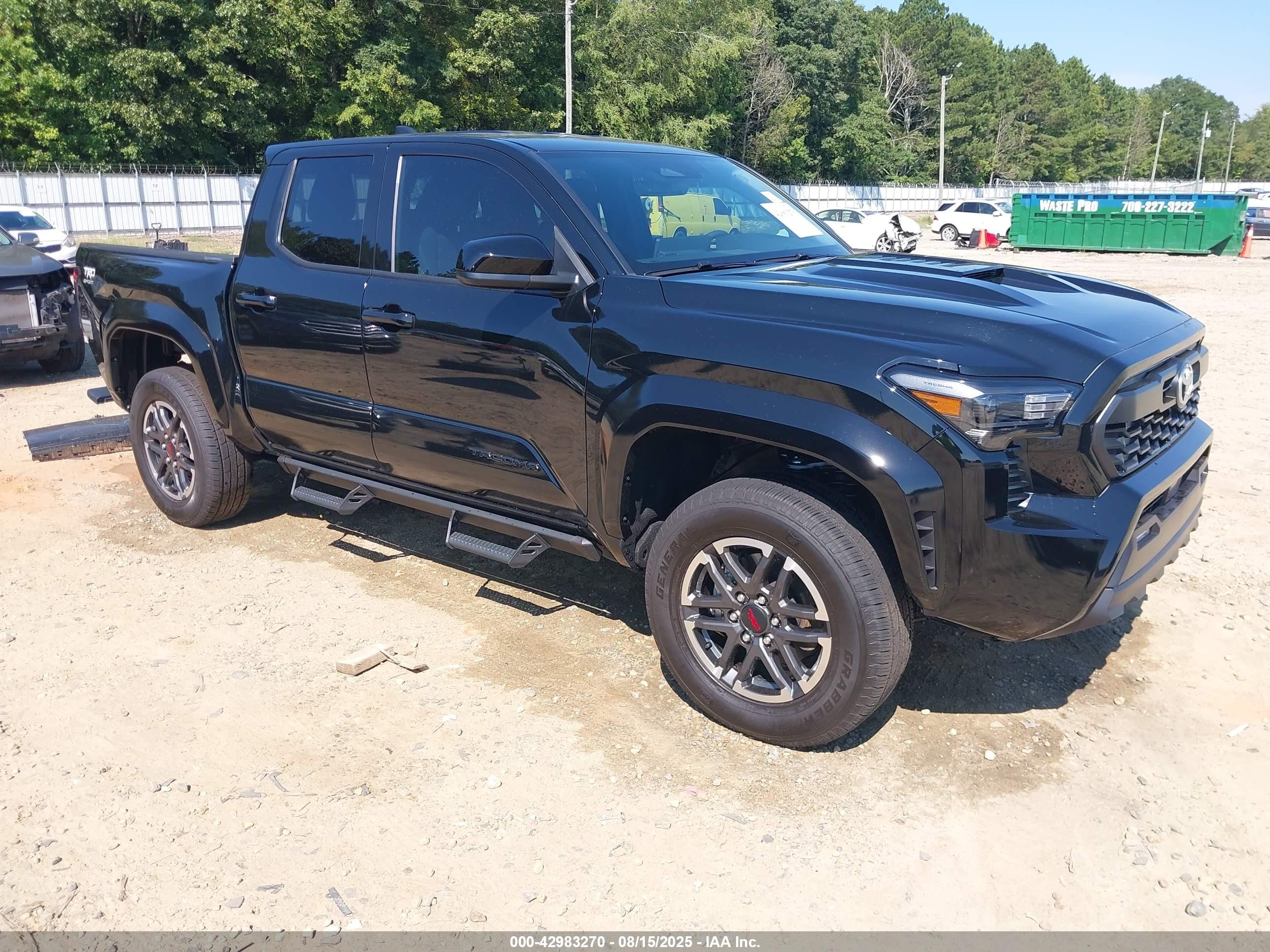 2025 Toyota Tacoma TRD Sport, VIN 3TMLB5JN1SM121957 — Зад