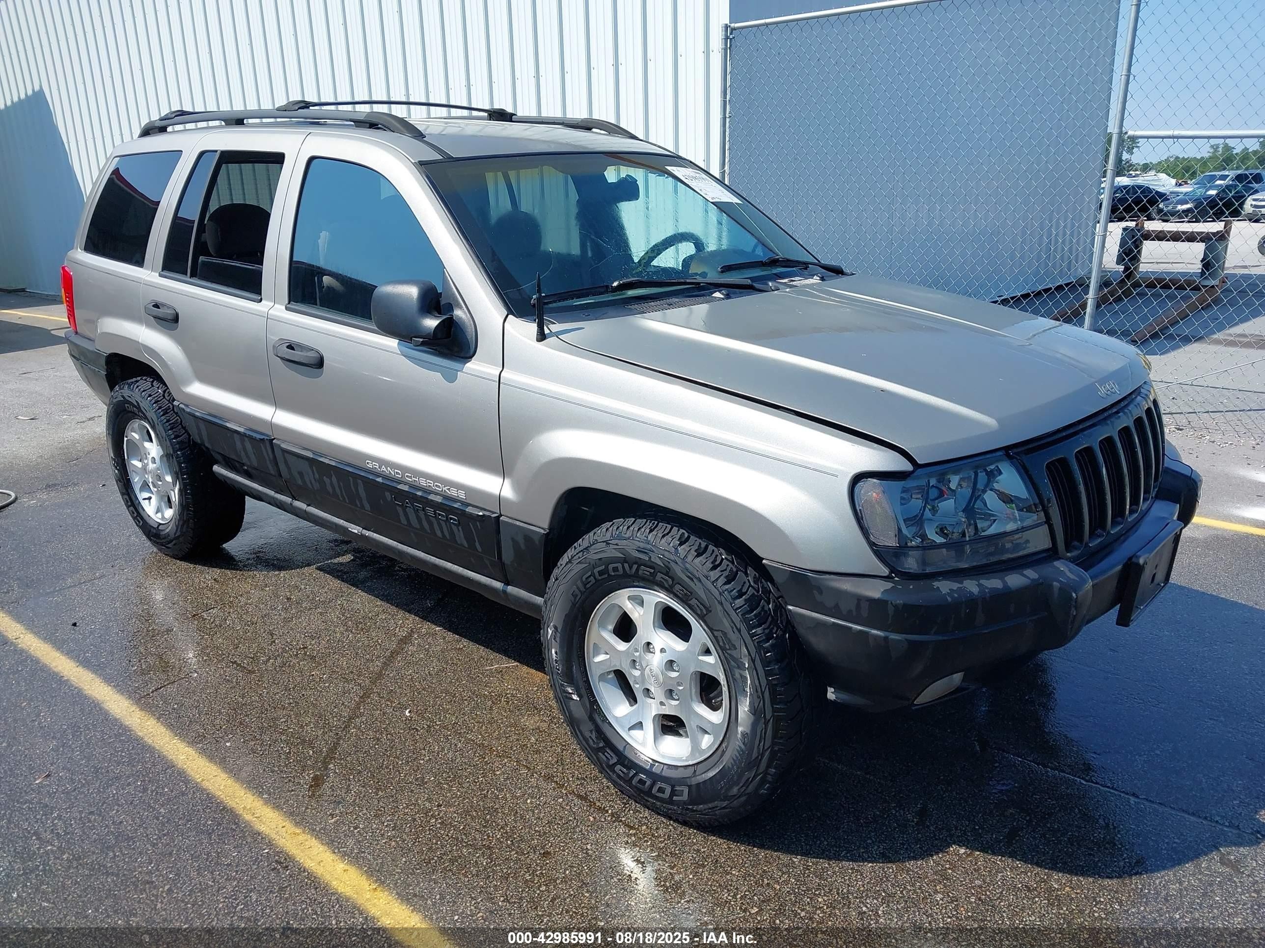 1999 Jeep Grand Cherokee Laredo, VIN 1J4G258S7XC612081 — Normal wear