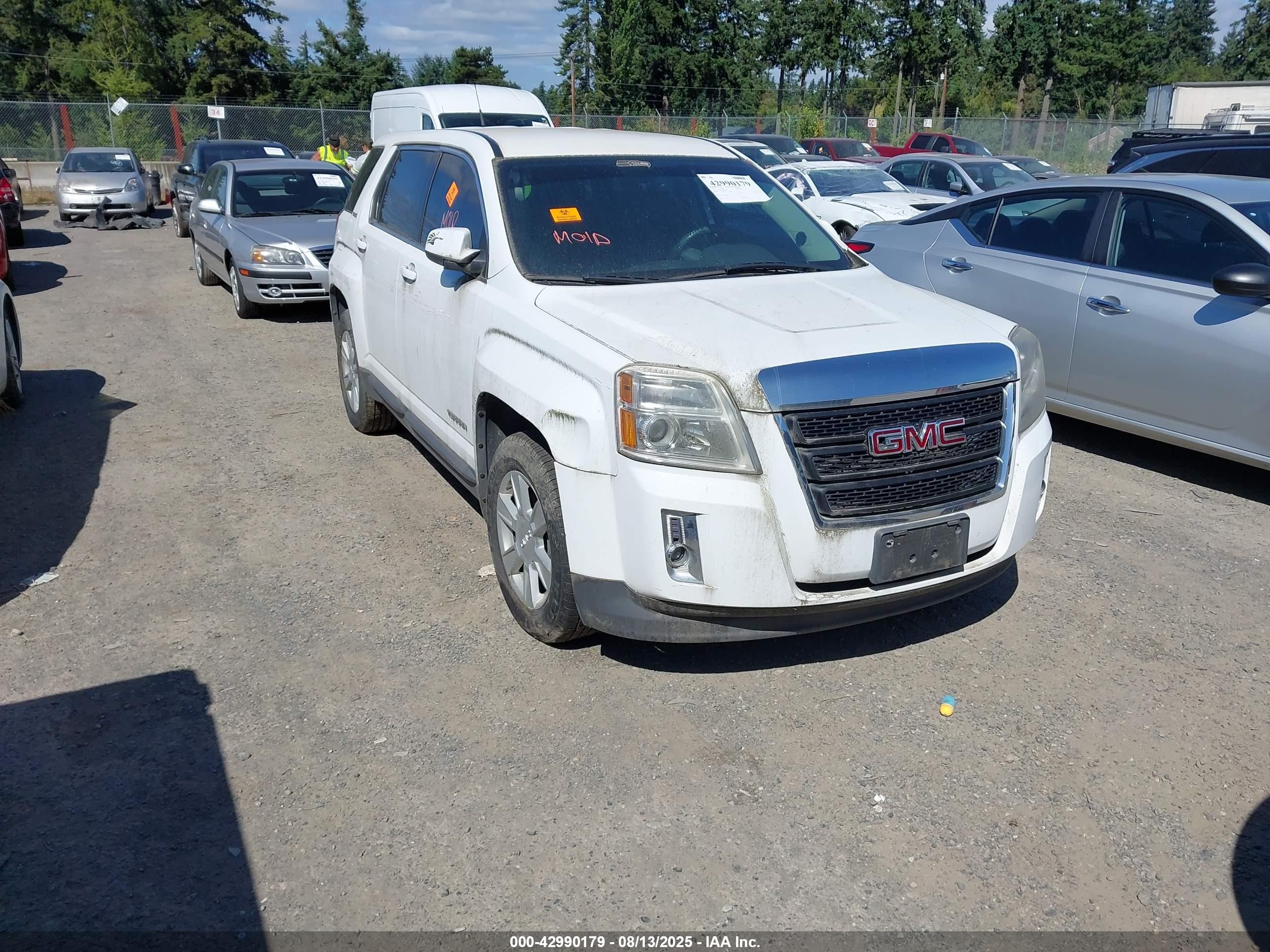 2011 GMC Terrain SLE-1, VIN 2CTALMEC6B6221655 — Side