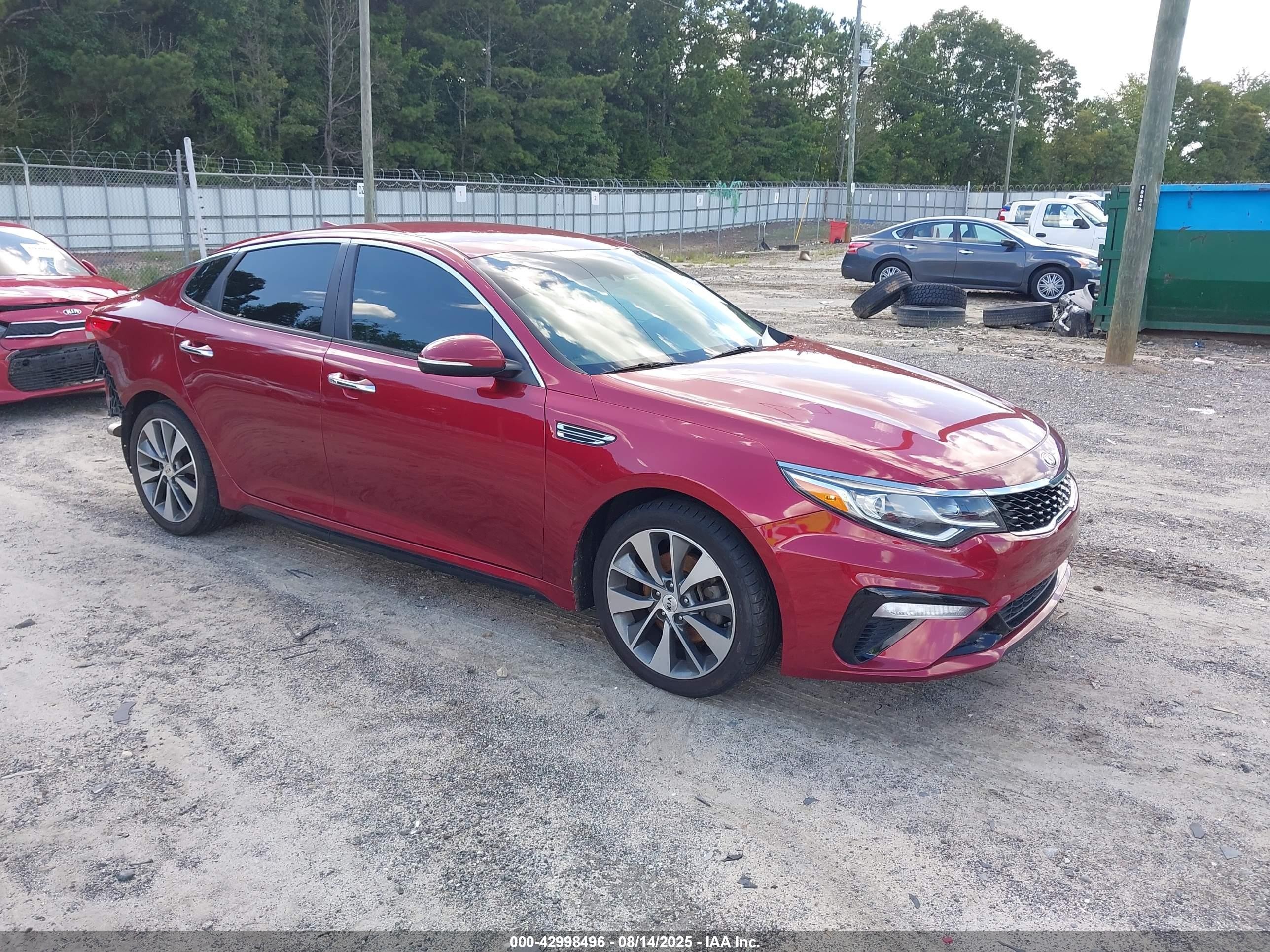 2019 Kia Optima LX, VIN 5XXGT4L37KG303281 — Rear end