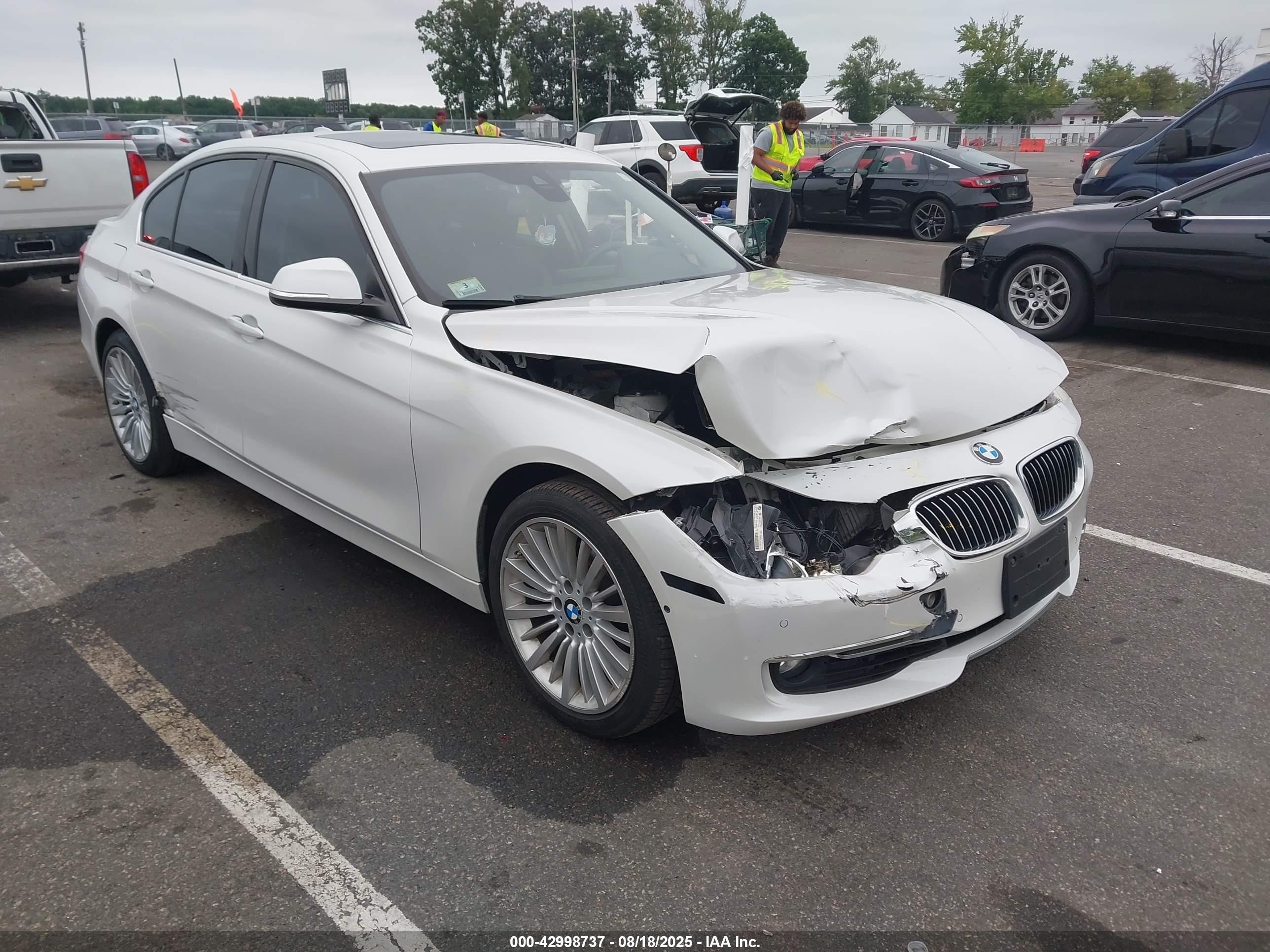 2013 BMW 3 Series 328i, VIN WBA3A5C5XDF351304 — Front end