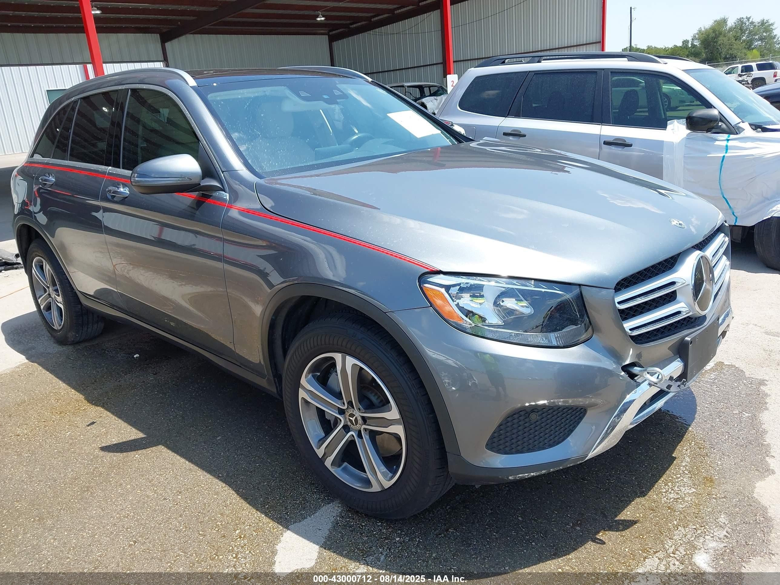 2019 Mercedes-Benz GLC 300, VIN WDC0G4JB8KV165703 — Side