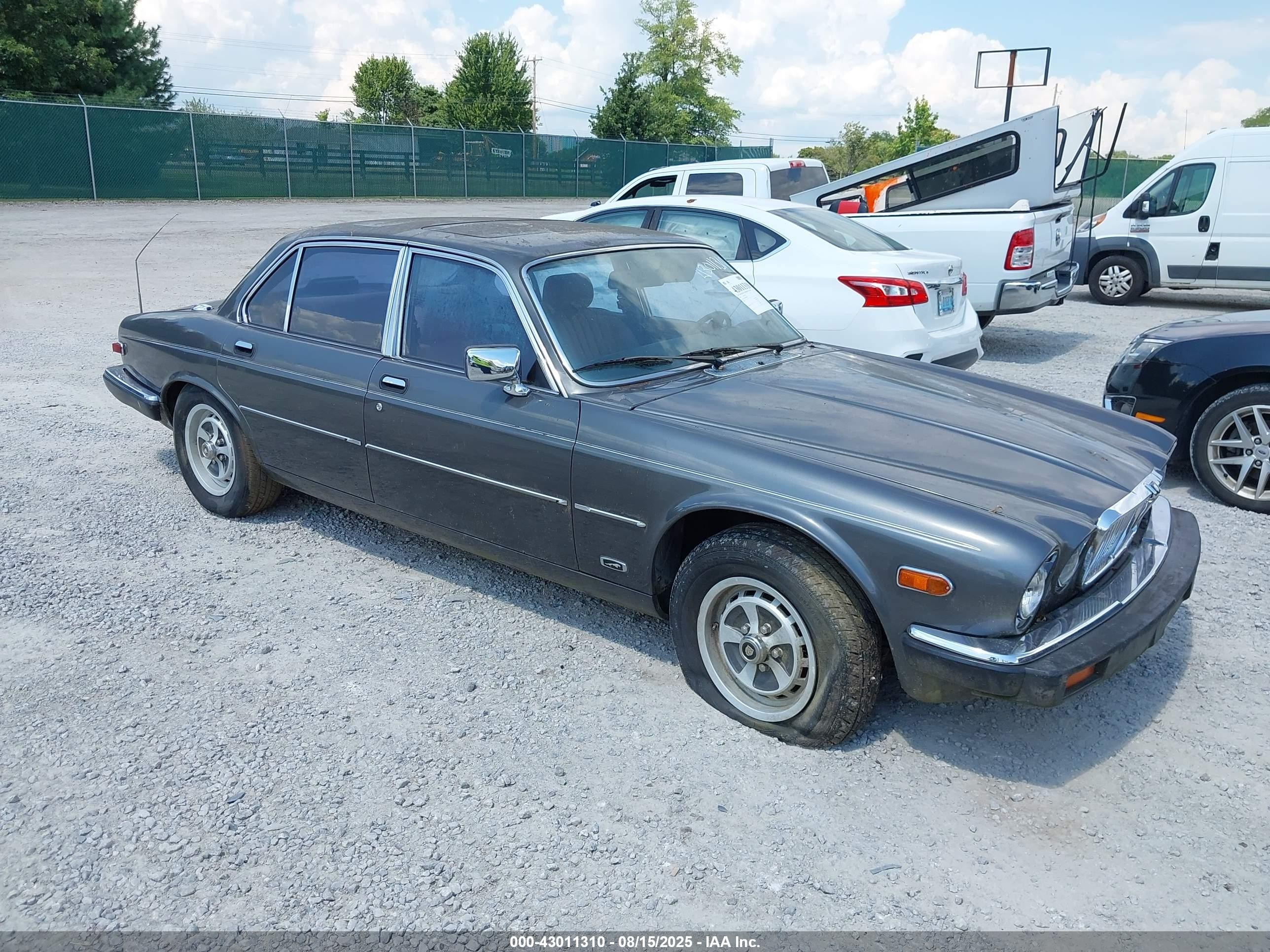 1987 Jaguar XJ, VIN SAJAV1348HC467933 — Mechanical