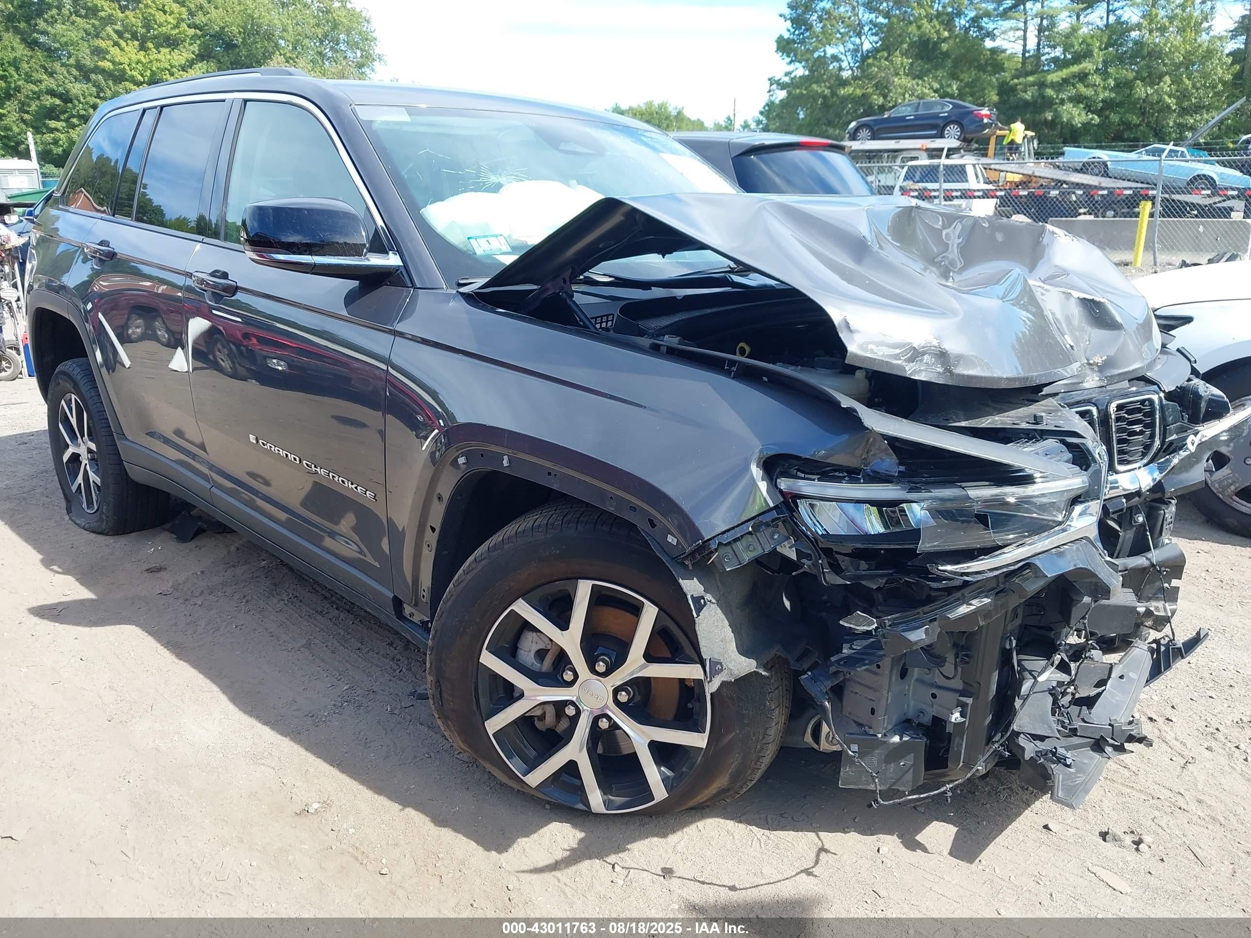 2023 Jeep Grand Cherokee Limited, VIN 1C4RJHBGXP8895599 — Front end