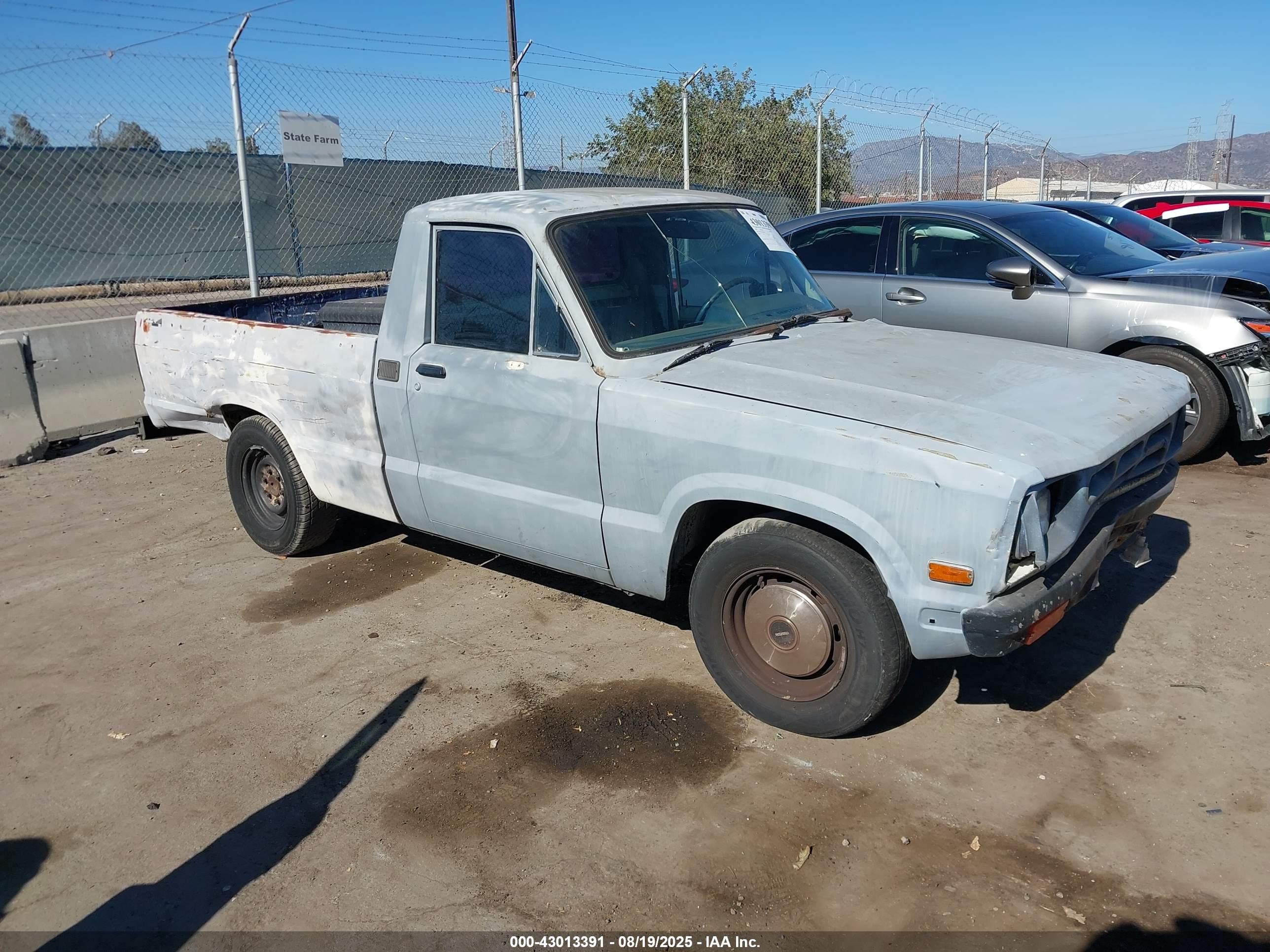 1984 Mazda B-Series, VIN JM2UD1210E0800821 — Front end