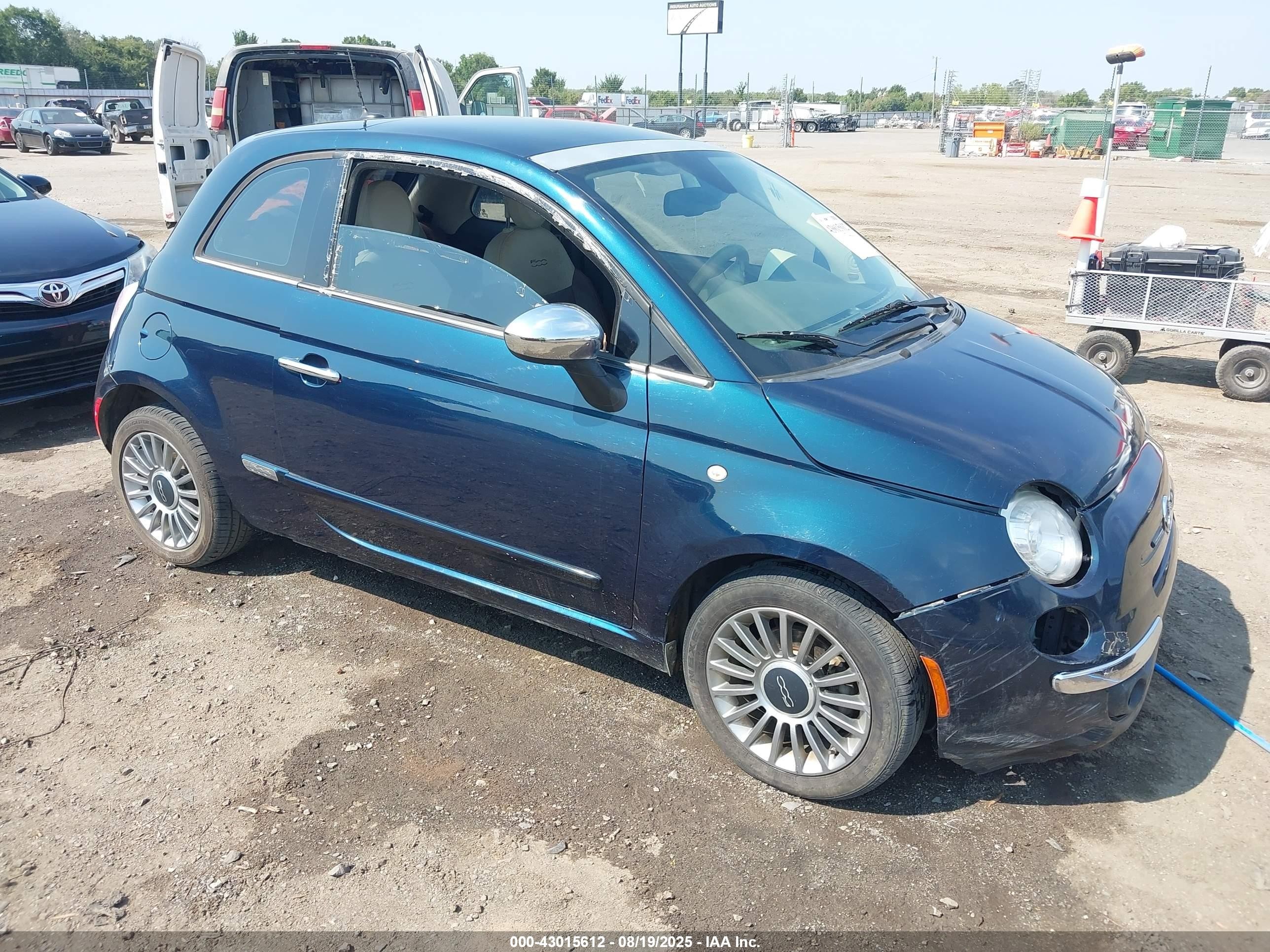 2013 FIAT 500 Lounge, VIN 3C3CFFCR5DT534942 — Side