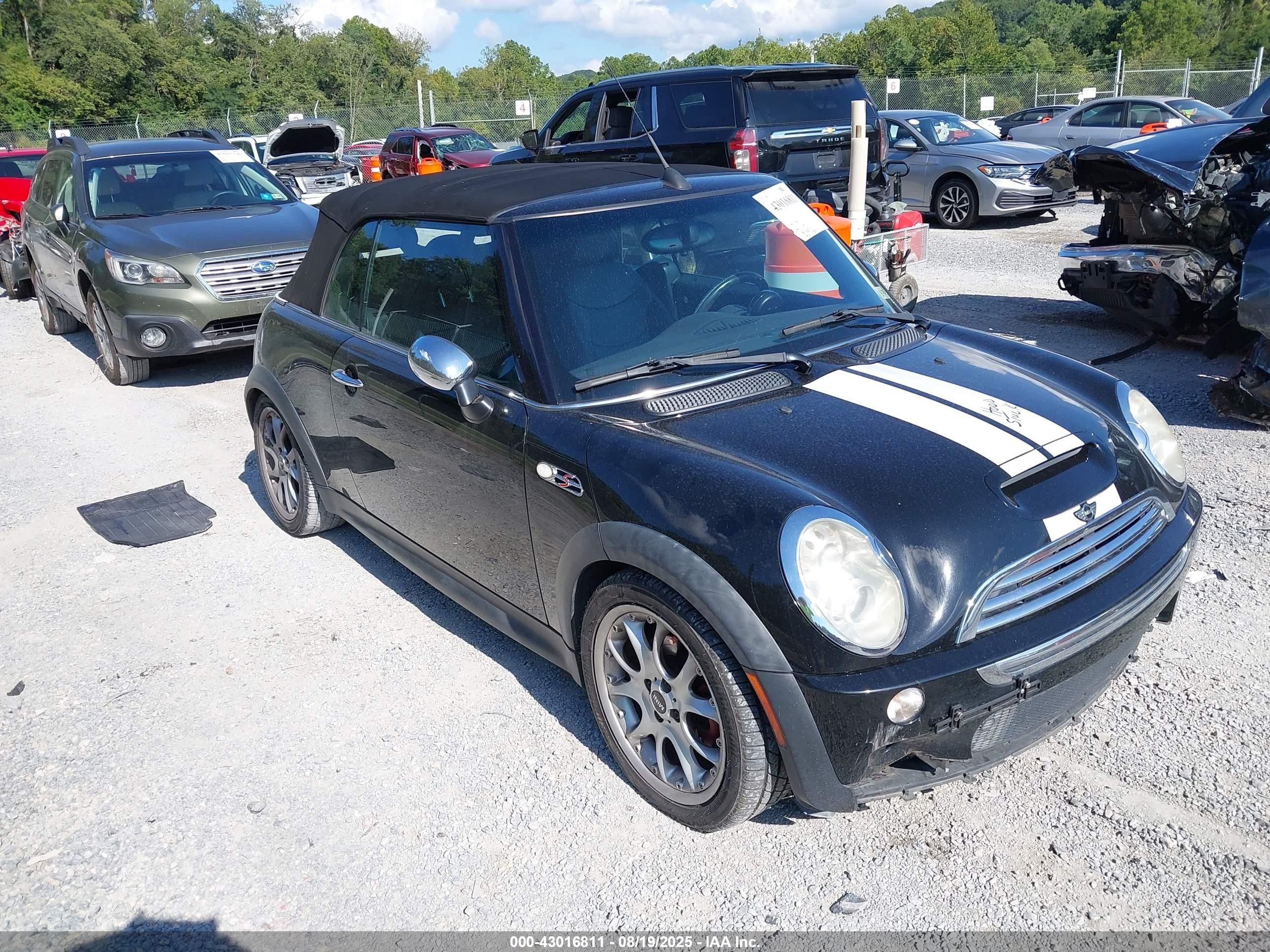 2005 MINI Convertible S, VIN WMWRH33535TF85493 — Зад