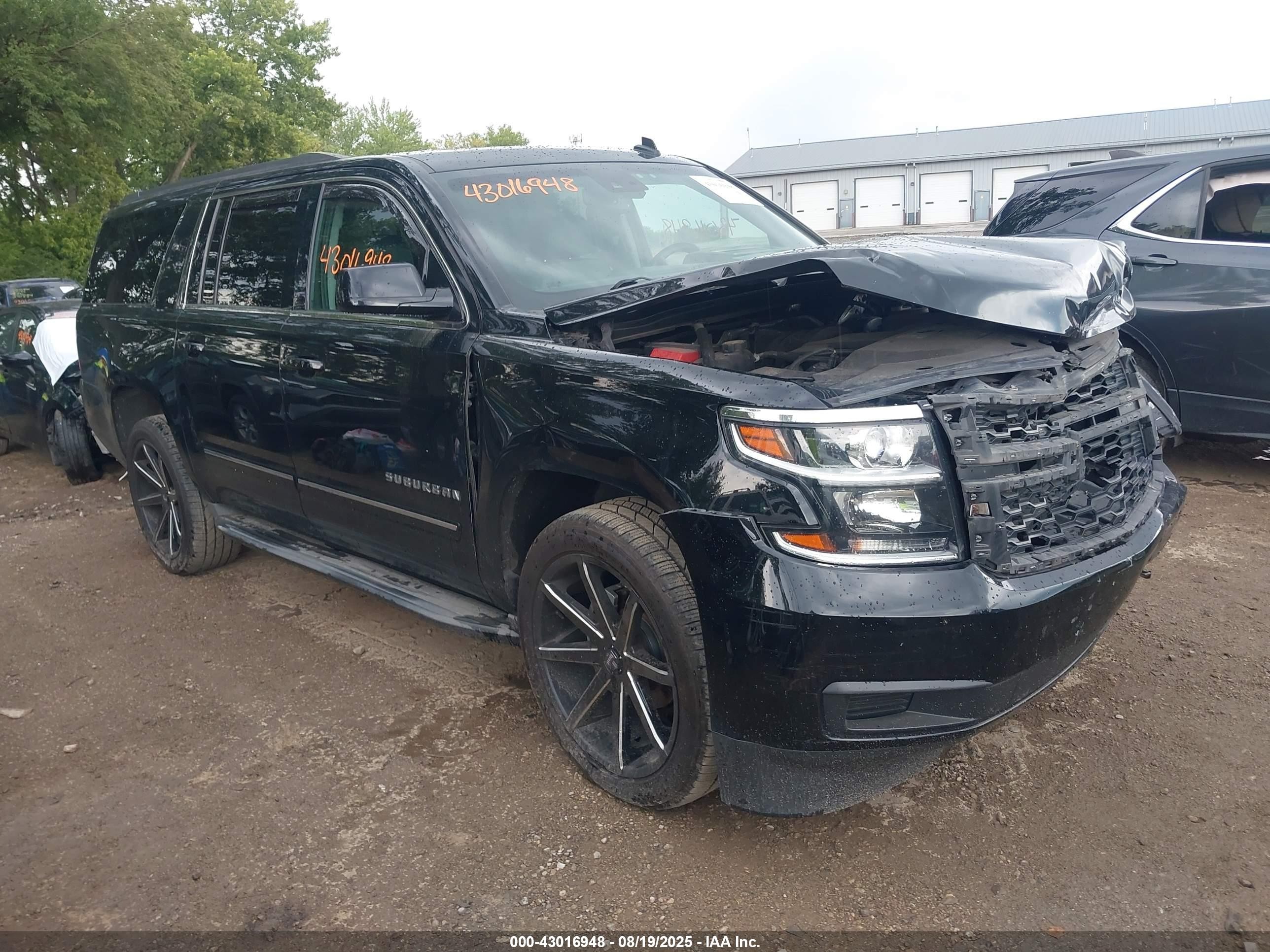 2015 Chevrolet Suburban LT, VIN 1GNSKJKC9FR306321 — Front end
