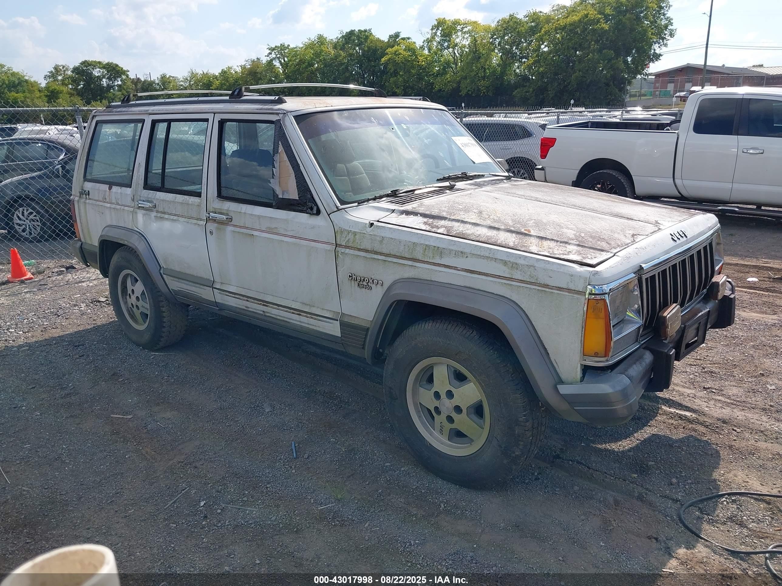 1991 Jeep Cherokee, VIN 1J4FJ58S3ML569630 — Side