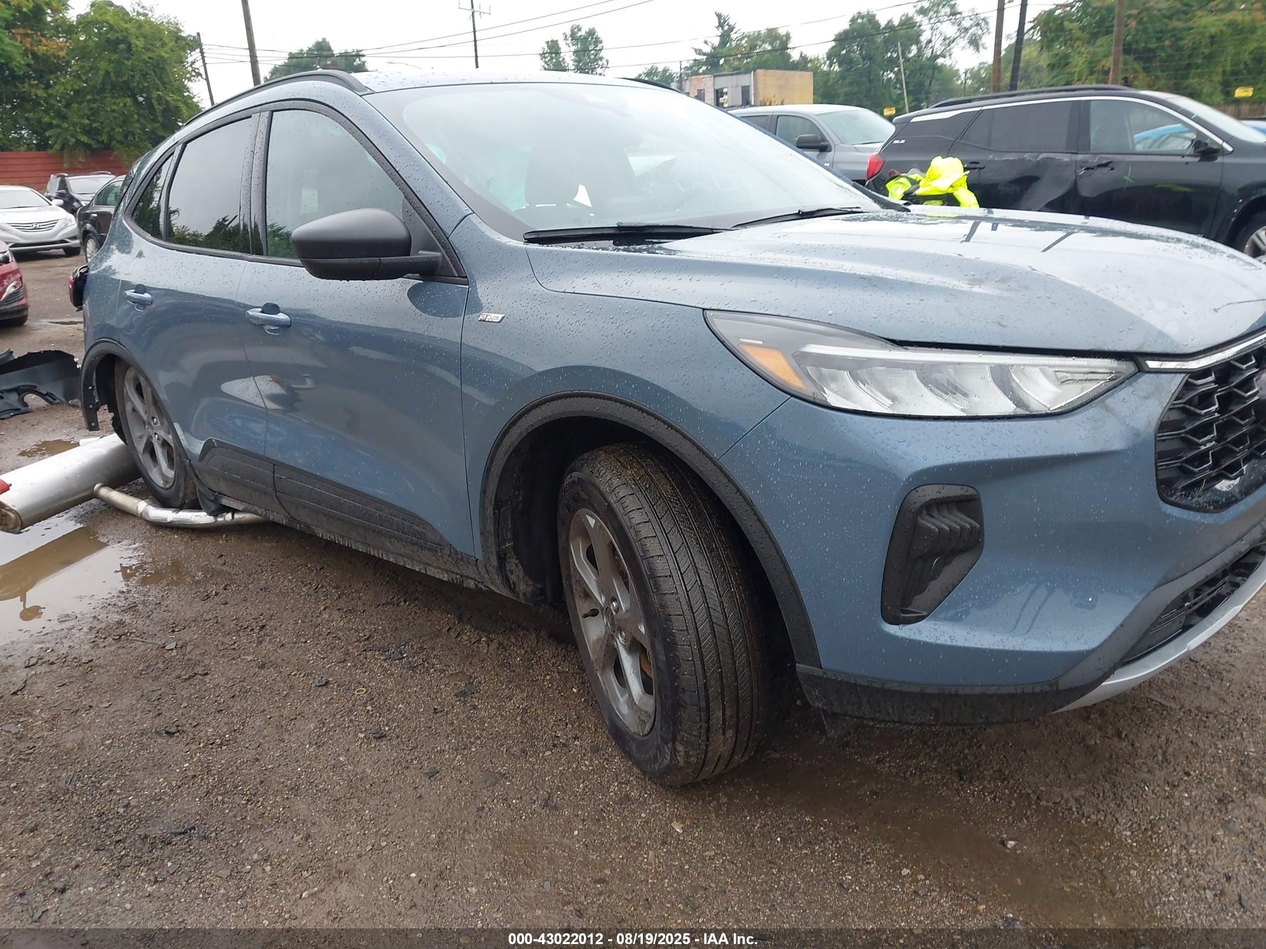2025 Ford Escape ST-Line, VIN 1FMCU9MN2SUA51406 — Side