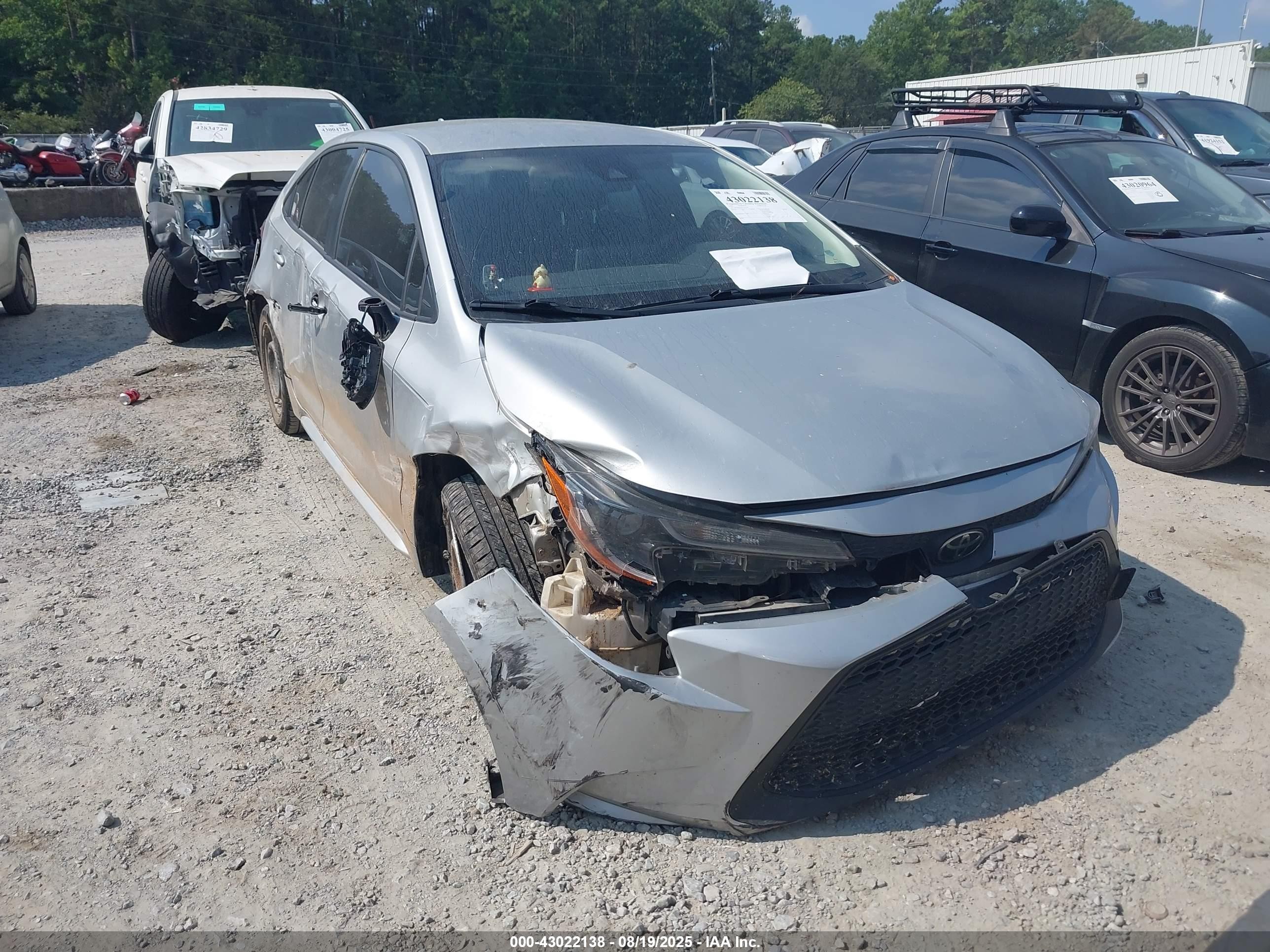 2020 Toyota Corolla LE, VIN JTDEPRAEXLJ113310 — Бок