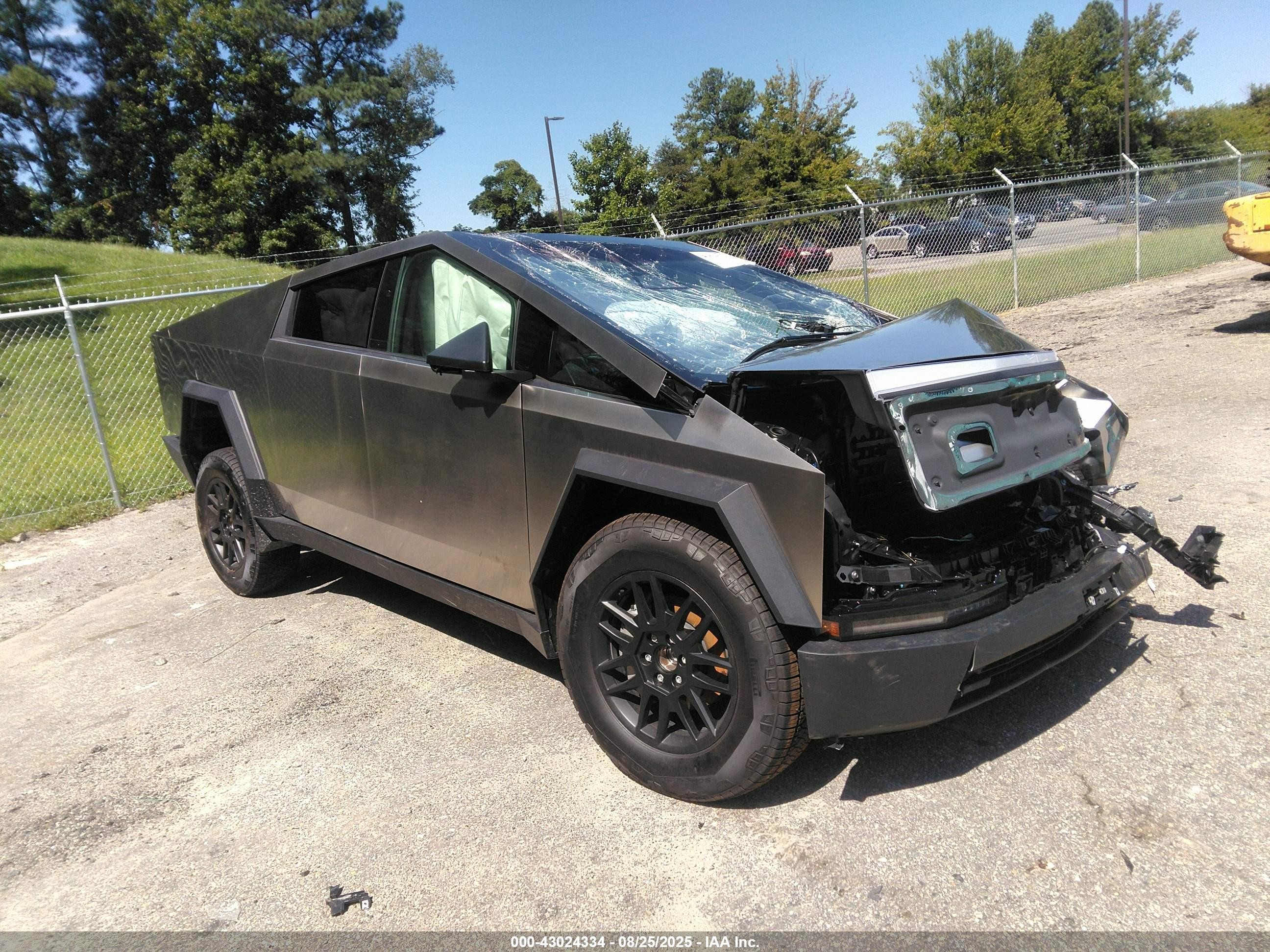 2025 Tesla Cybertruck, VIN 7G2CEHED2SA076813 — Front end