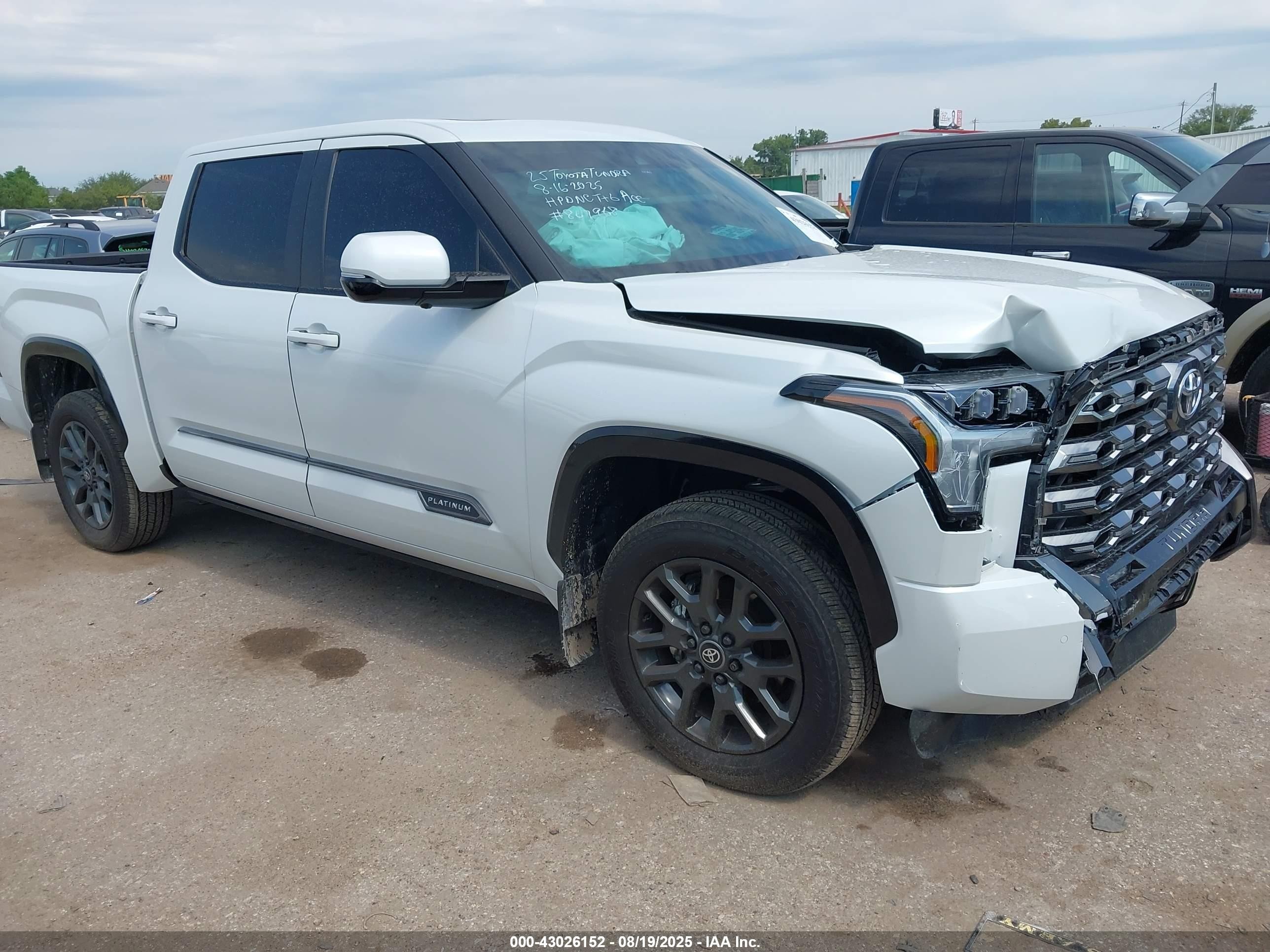 2025 Toyota Tundra Platinum, VIN 5TFNA5DB9SX322383 — Front end