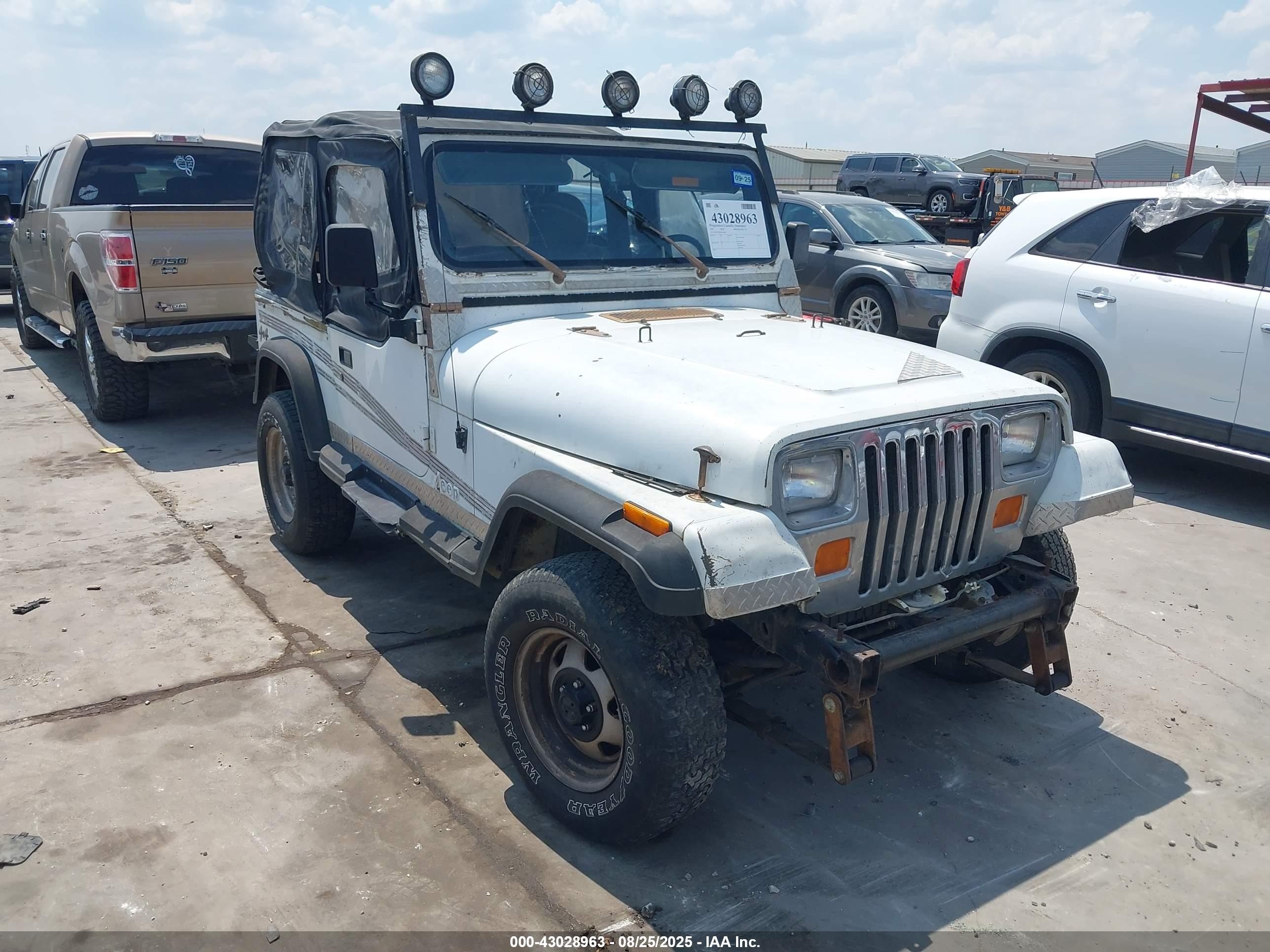 1992 Jeep Wrangler, VIN 2J4FY29S3NJ536580 — Side