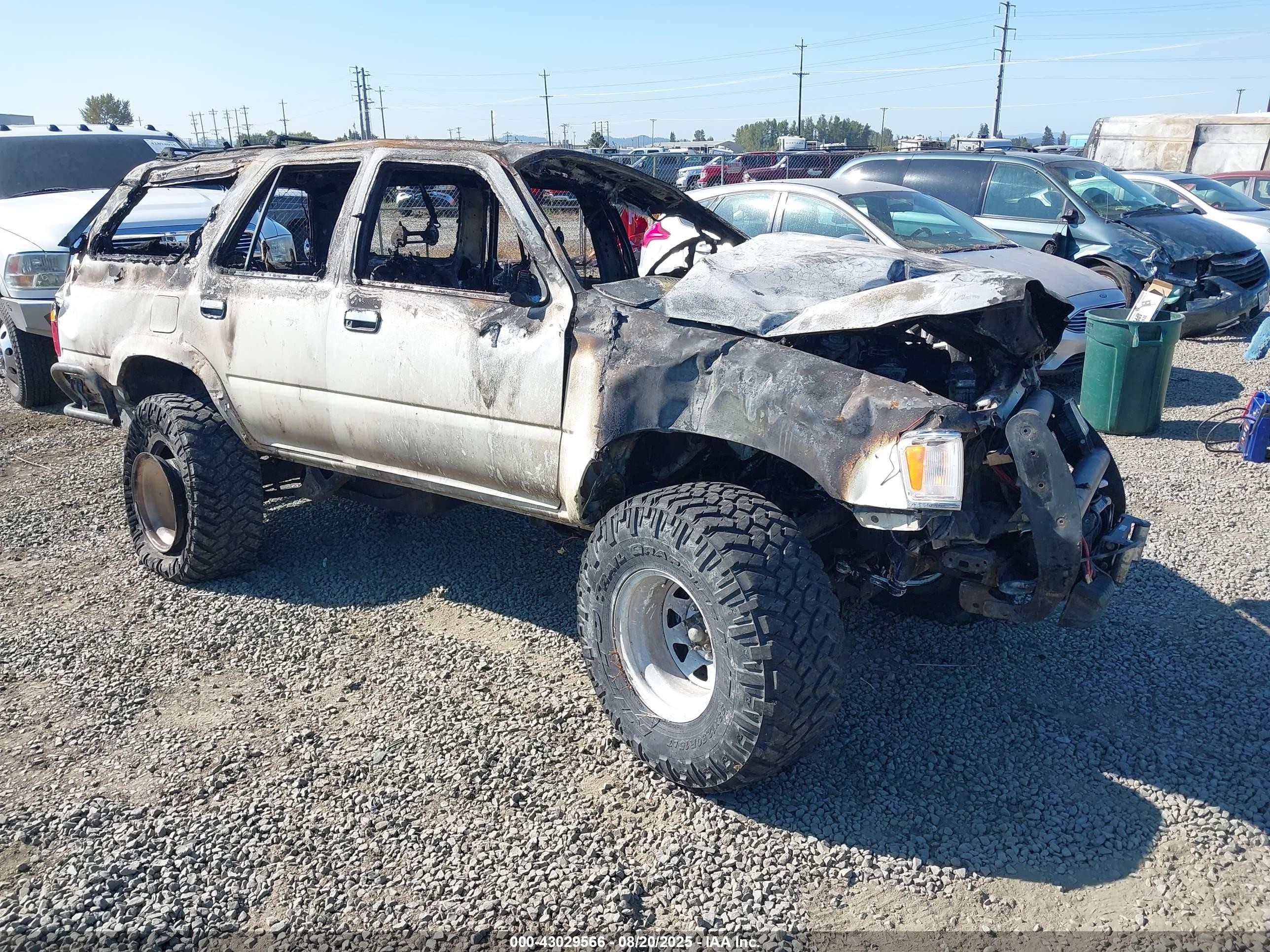 1992 Toyota 4Runner, VIN JT3VN39W6N0087754 — Front end