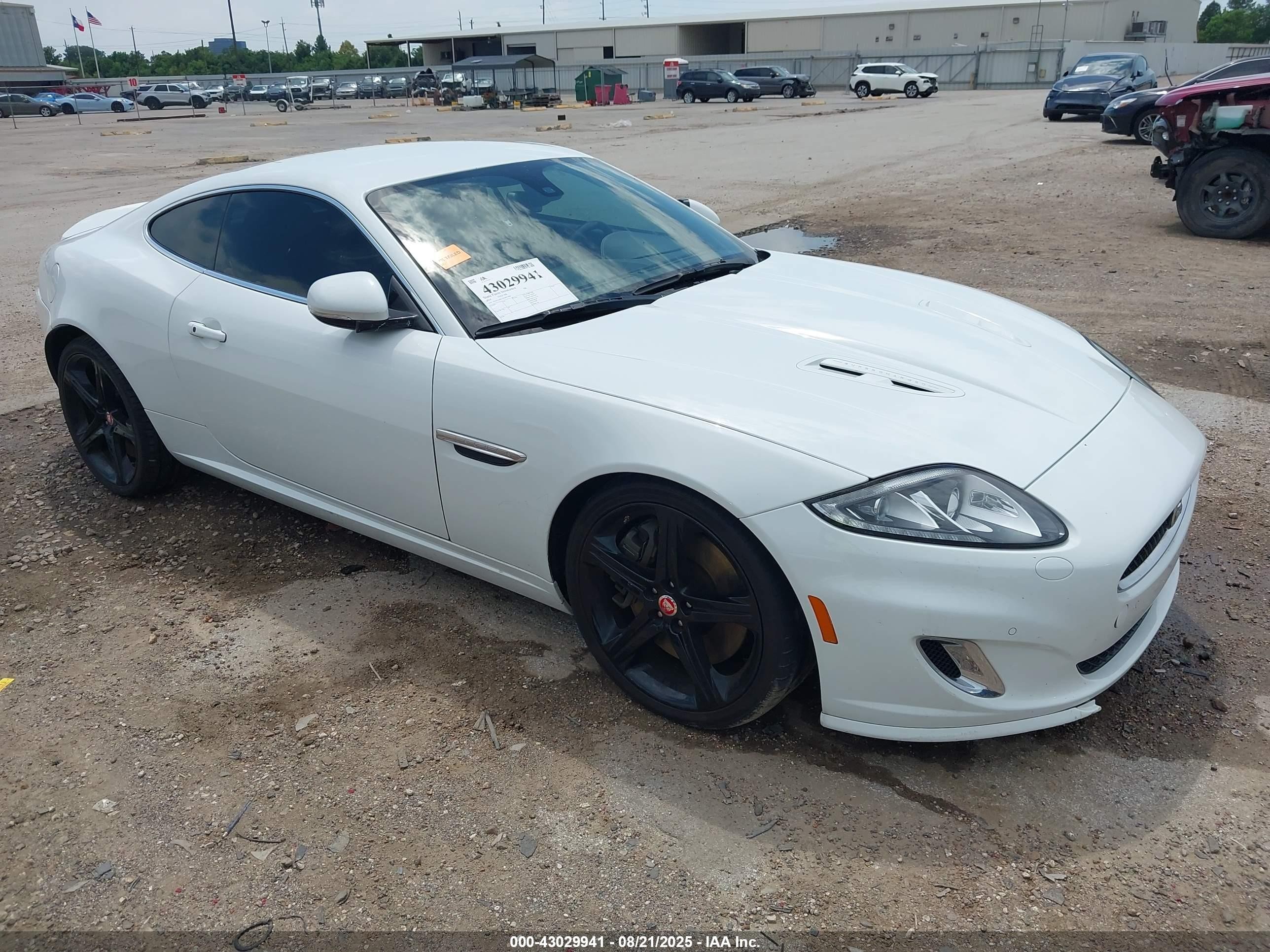 2014 Jaguar XK XKR, VIN SAJWA4DC3EMB53804 — Side