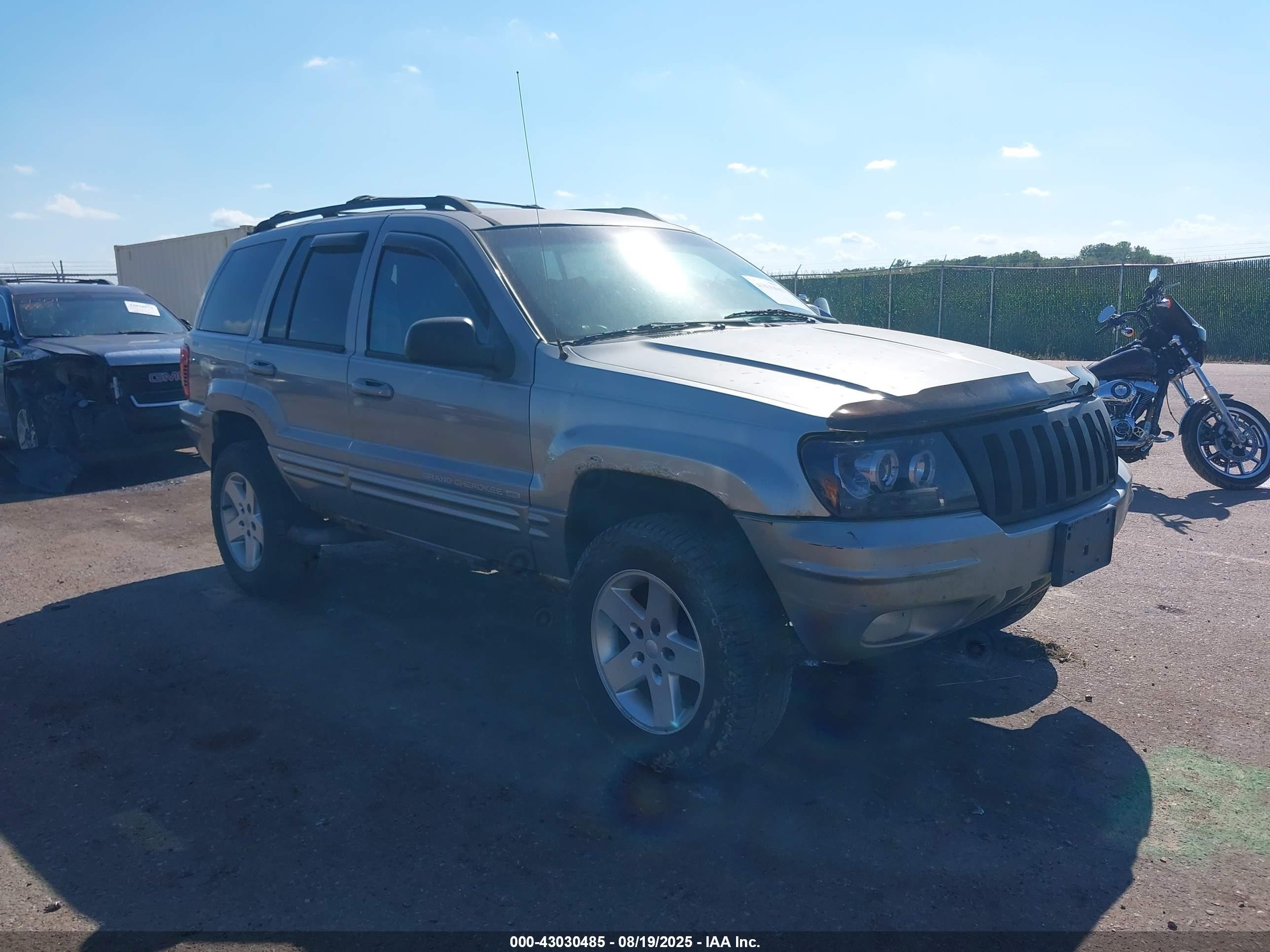 1999 Jeep Grand Cherokee Limited, VIN 1J4GW68N1XC743673 — Front end