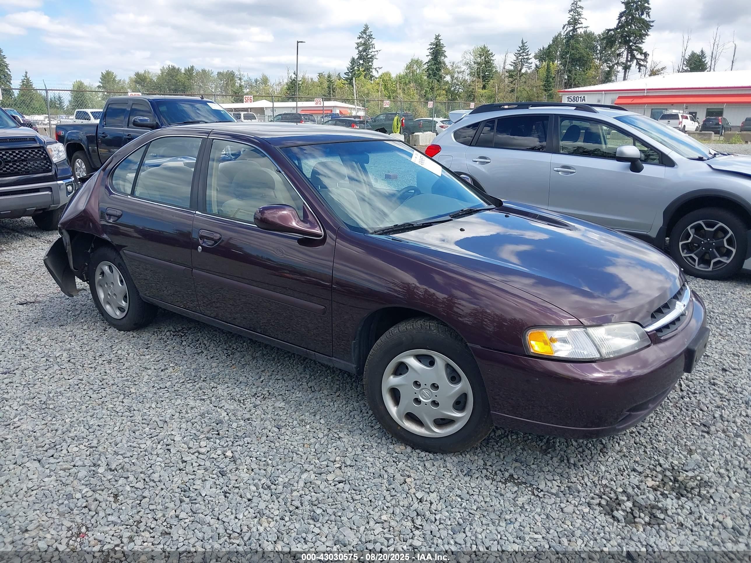 1999 Nissan Altima XE, VIN 1N4DL01D7XC222091 — Rear end