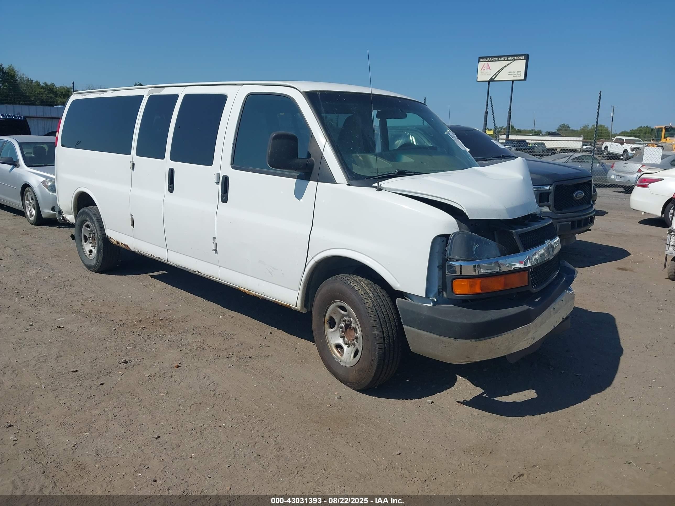 2008 Chevrolet Express Passenger, VIN 1GAHG39K481200964 — Front end