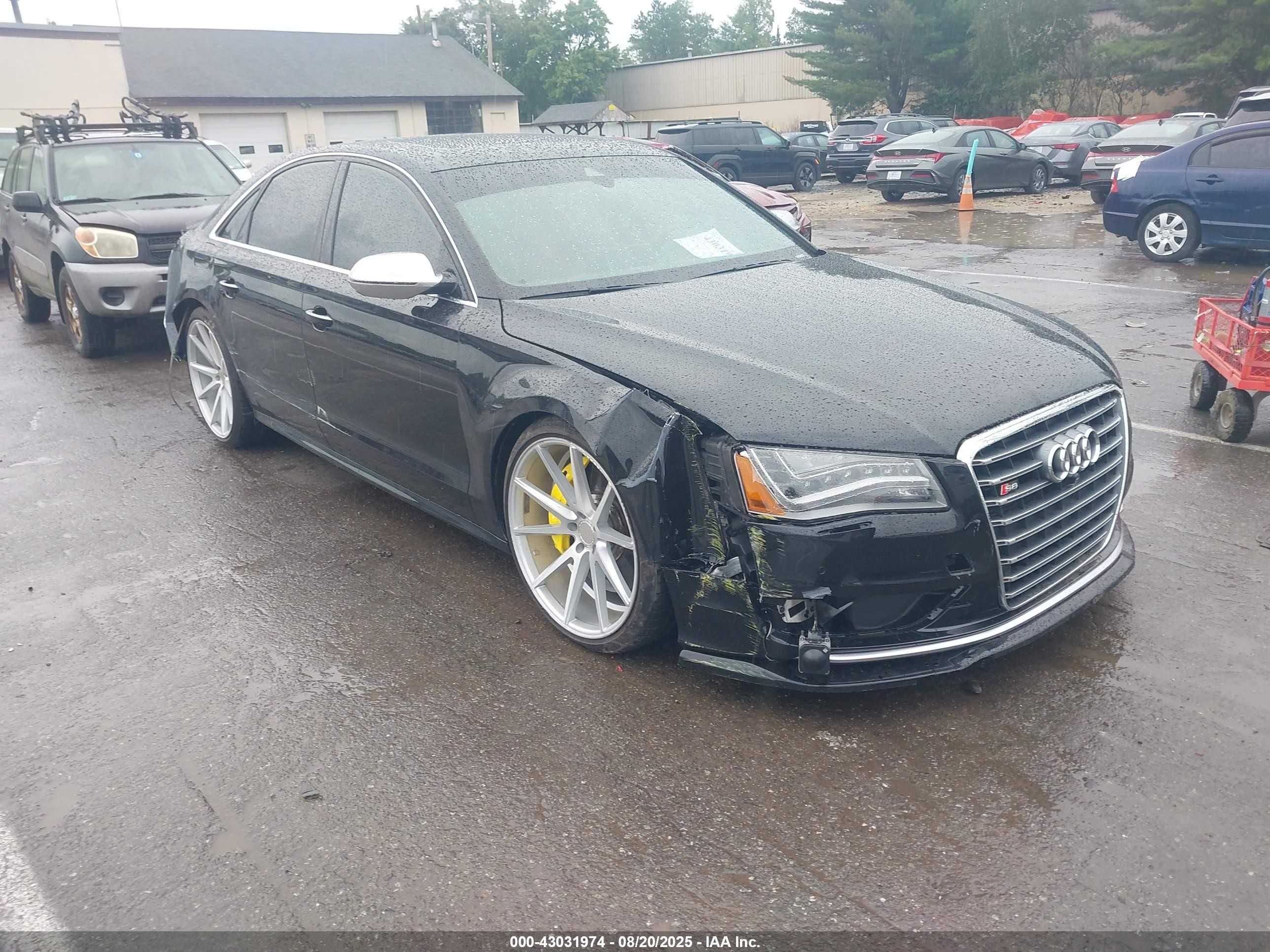 2013 Audi S8, VIN WAUD2AFD4DN033777 — Front end