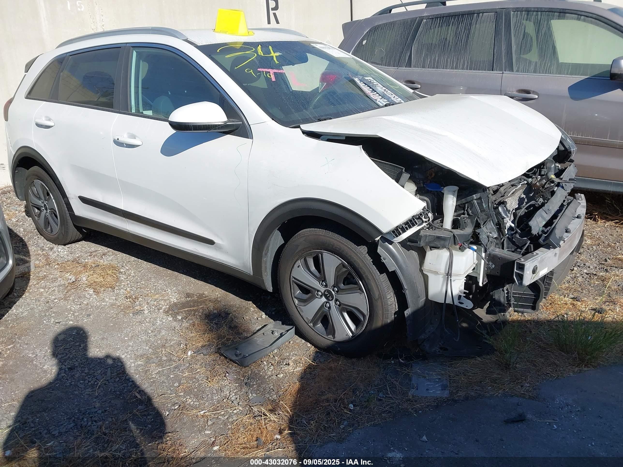 2017 Kia Niro FE, VIN KNDCB3LC0H5045176 — Front end