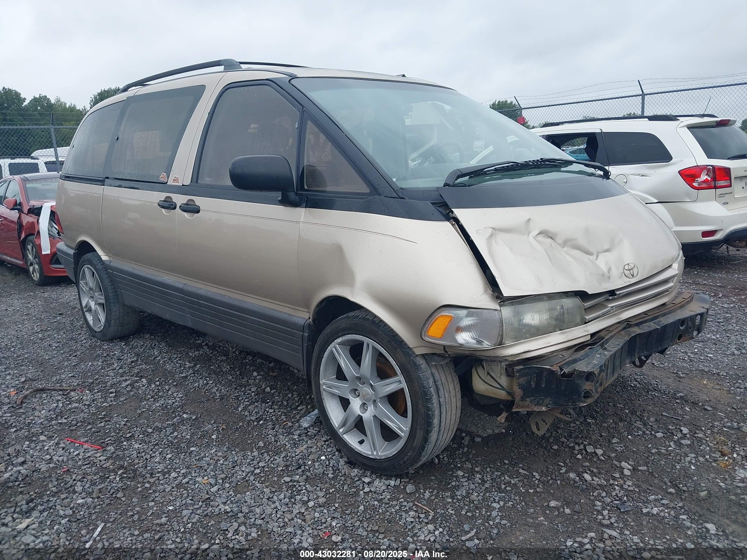 1997 Toyota Previa LE, VIN JT3GK13M1V1261575 — Front end