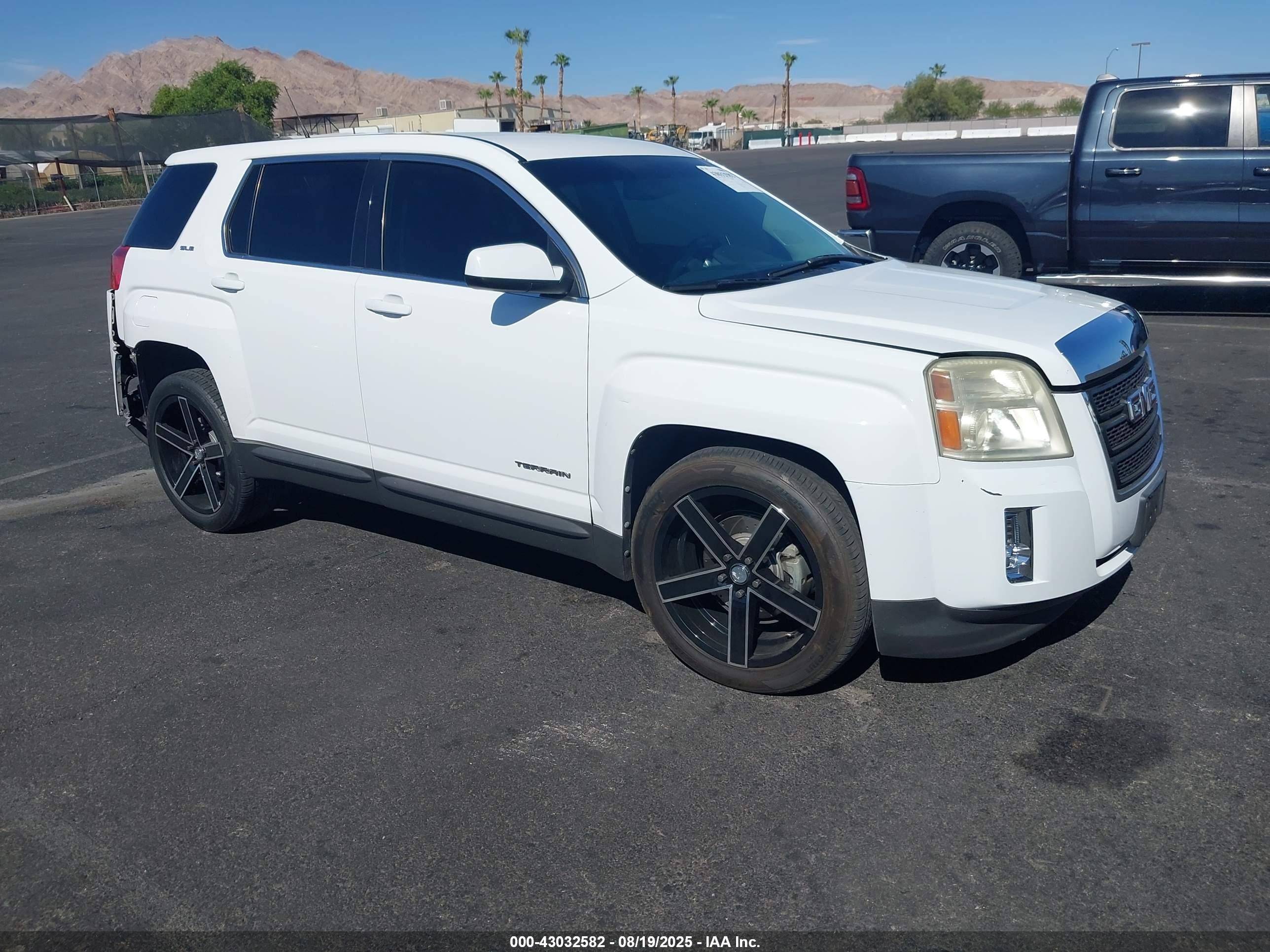 2011 GMC Terrain SLE-1, VIN 2CTFLREC1B6282768 — Rear end