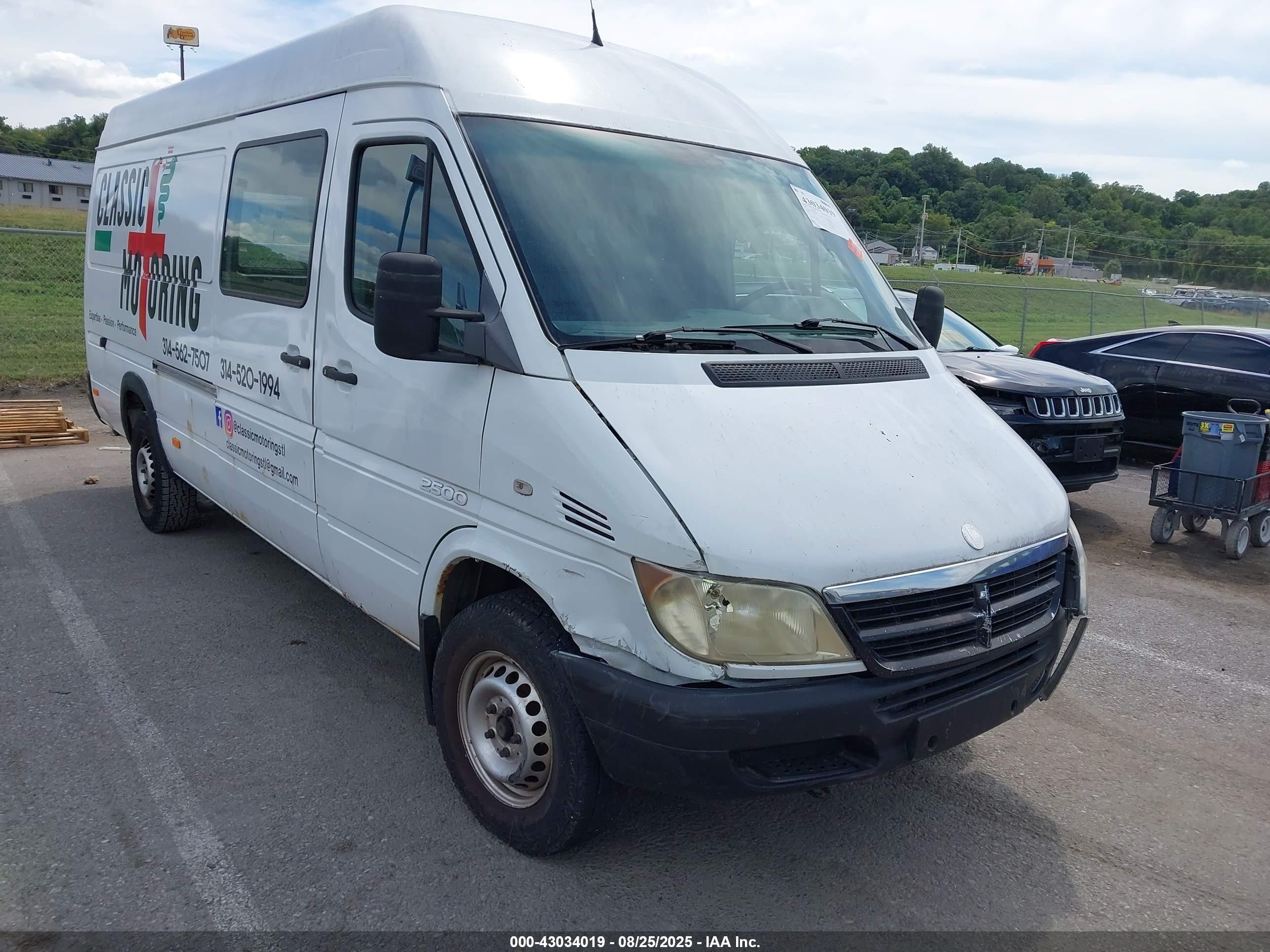 2003 Dodge Sprinter, VIN WD2YD742435496387 — Перед