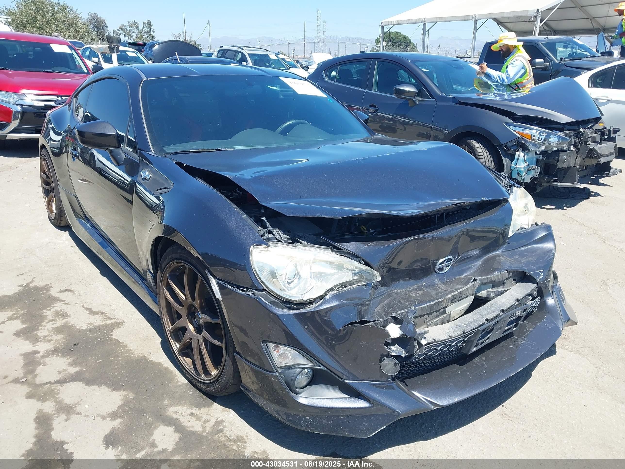 2013 Scion FR-S, VIN JF1ZNAA14D1721577 — Front end