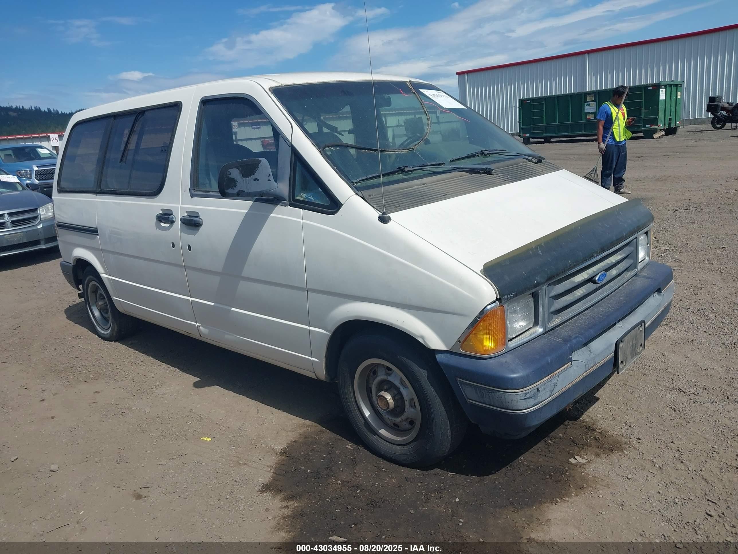 1989 Ford Aerostar, VIN 1FMCA11UXKZC13016 — Rear end