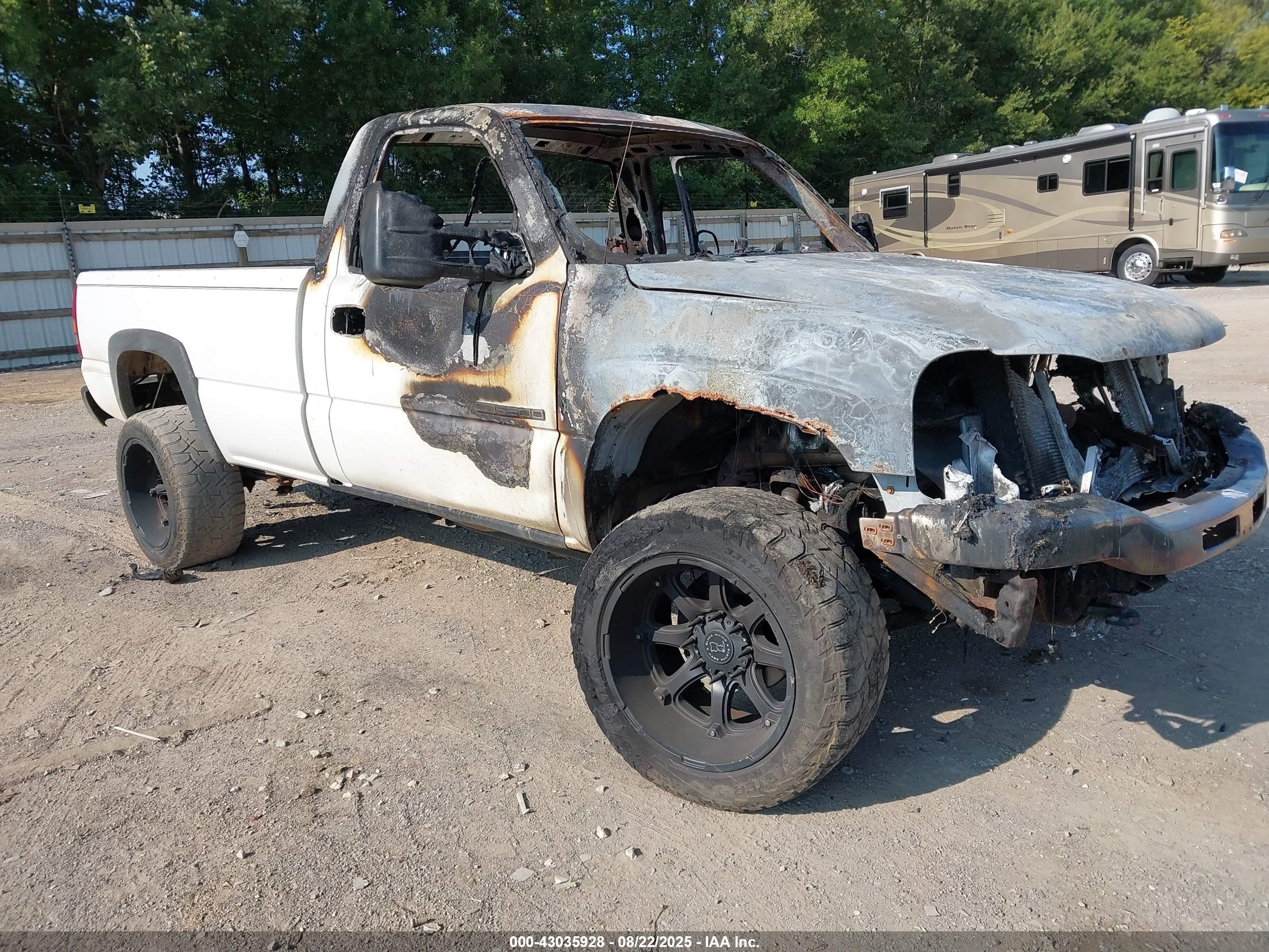 2004 GMC Sierra 3500, VIN 1GTHK34G94E365467 — Engine fire