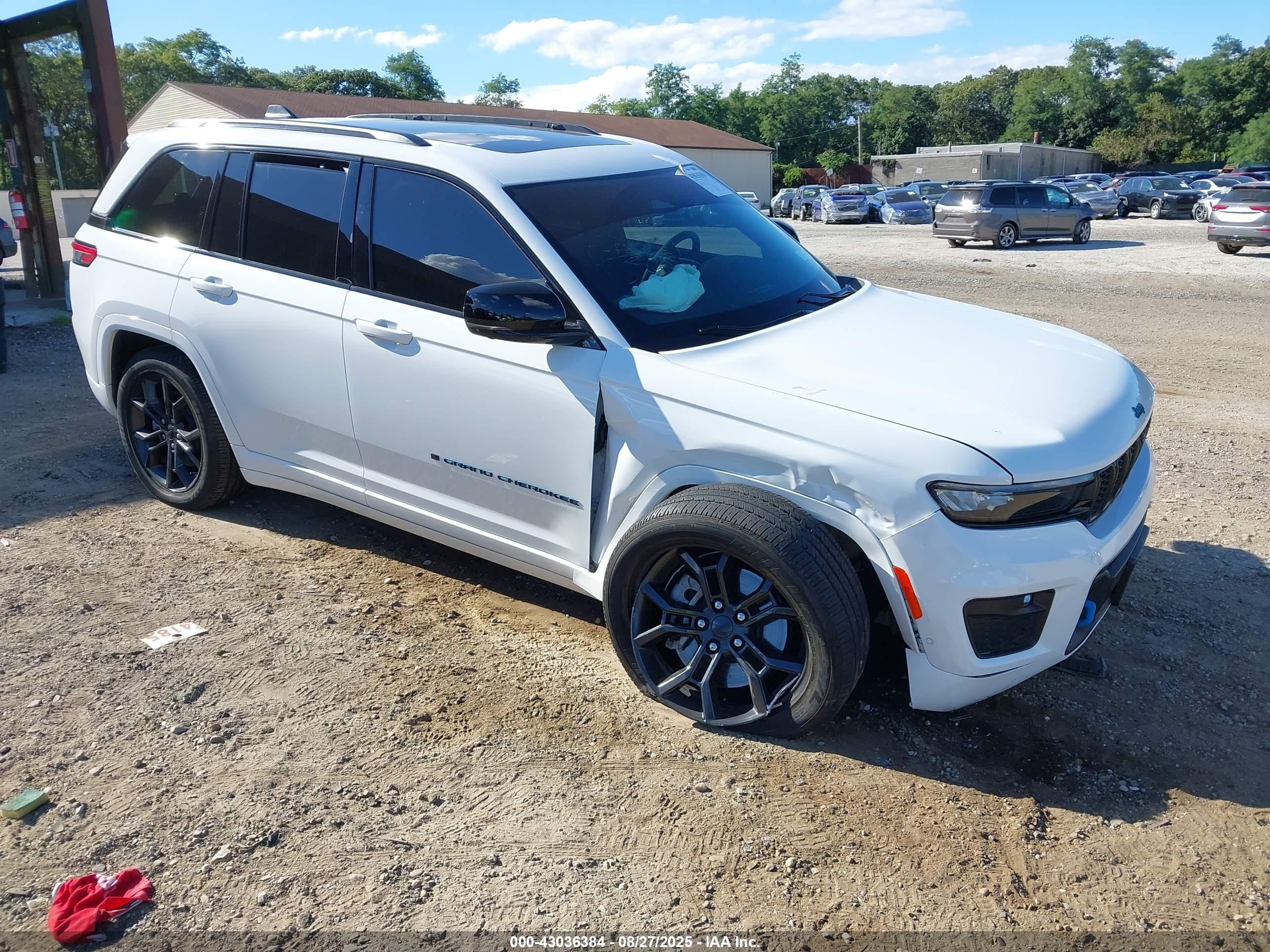 2024 Jeep Grand Cherokee, VIN 1C4RJYB68R8511765 — Front end