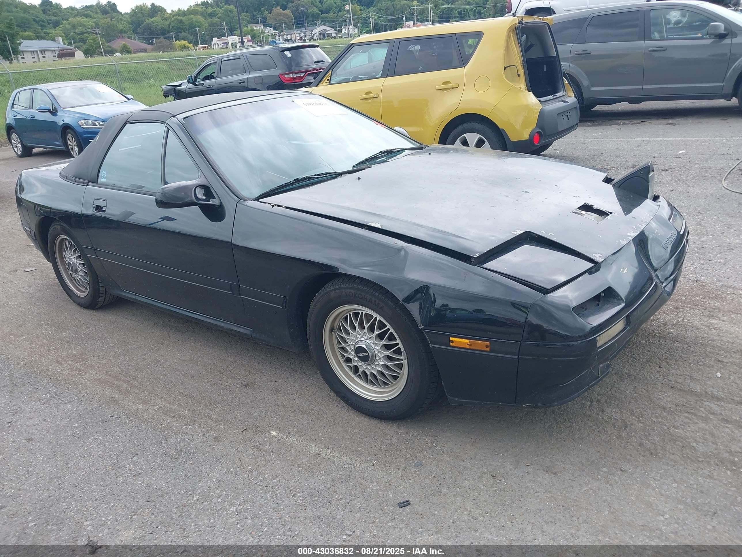 1991 Mazda RX-7, VIN JM1FC3525M0903702 — Front end