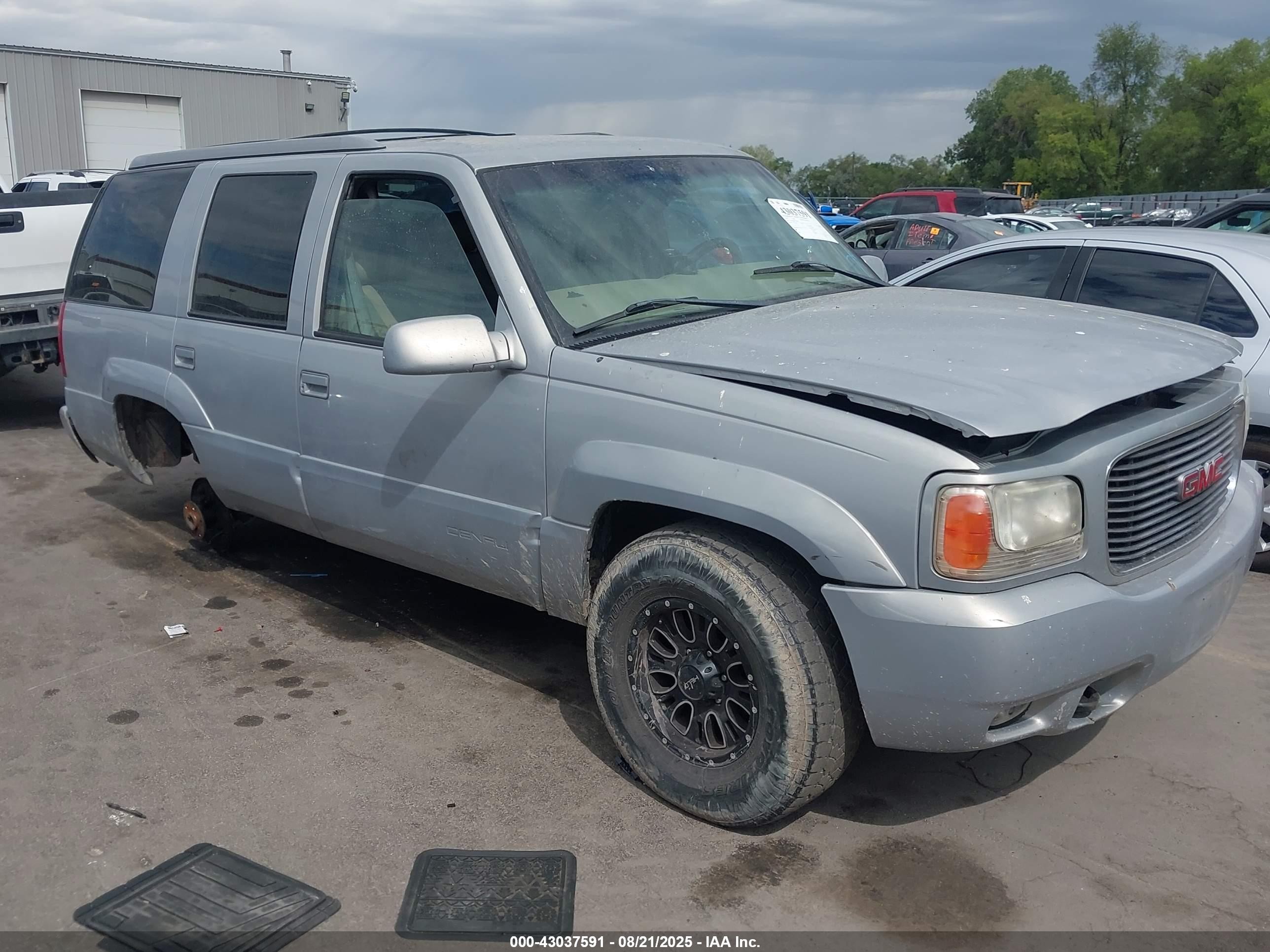 1999 GMC Denali, VIN 1GKEK13R3XR918836 — Rear end