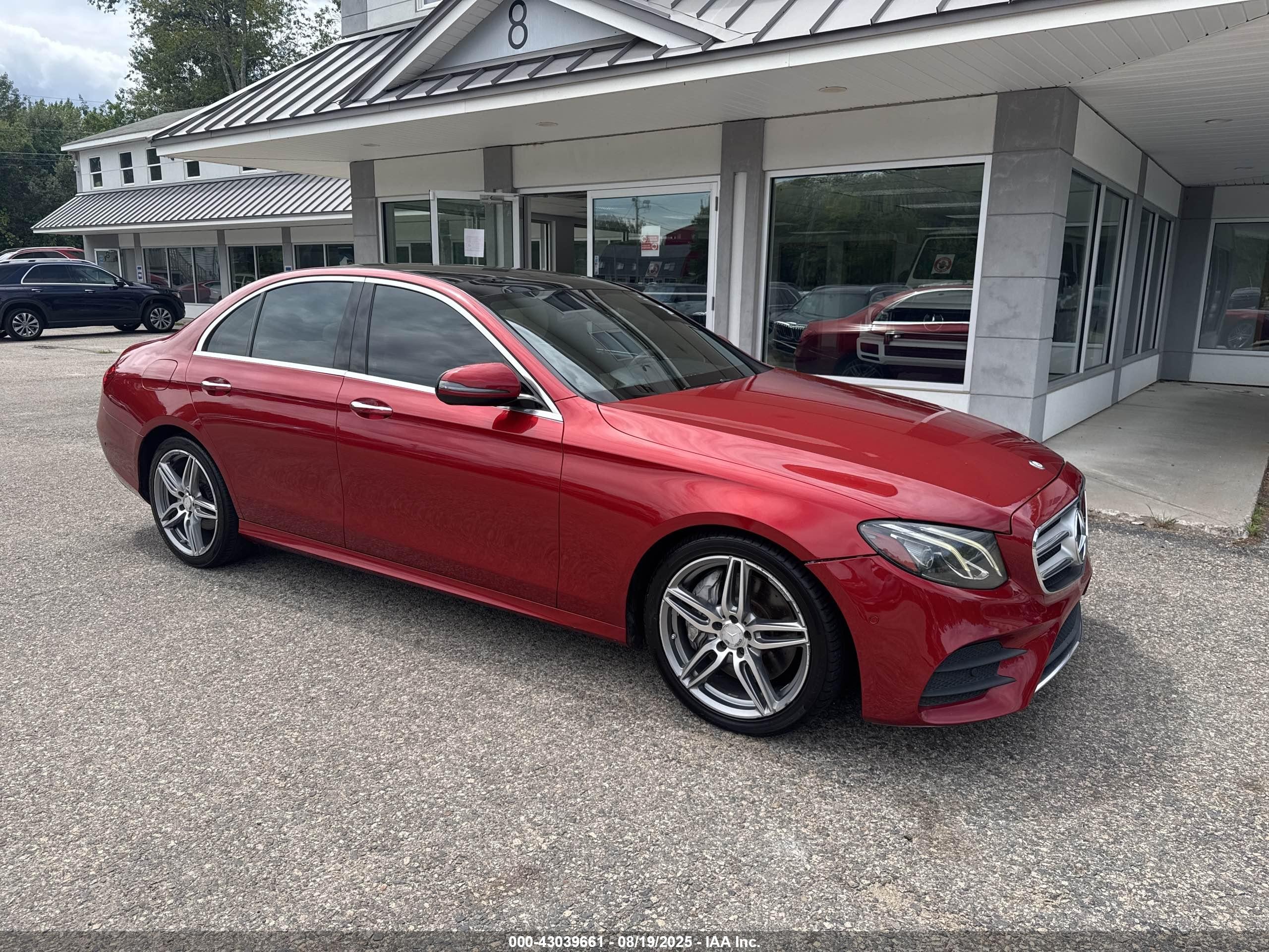 2017 Mercedes-Benz E 300 Luxury, VIN WDDZF4JB8HA119164 — Фото с аукциона