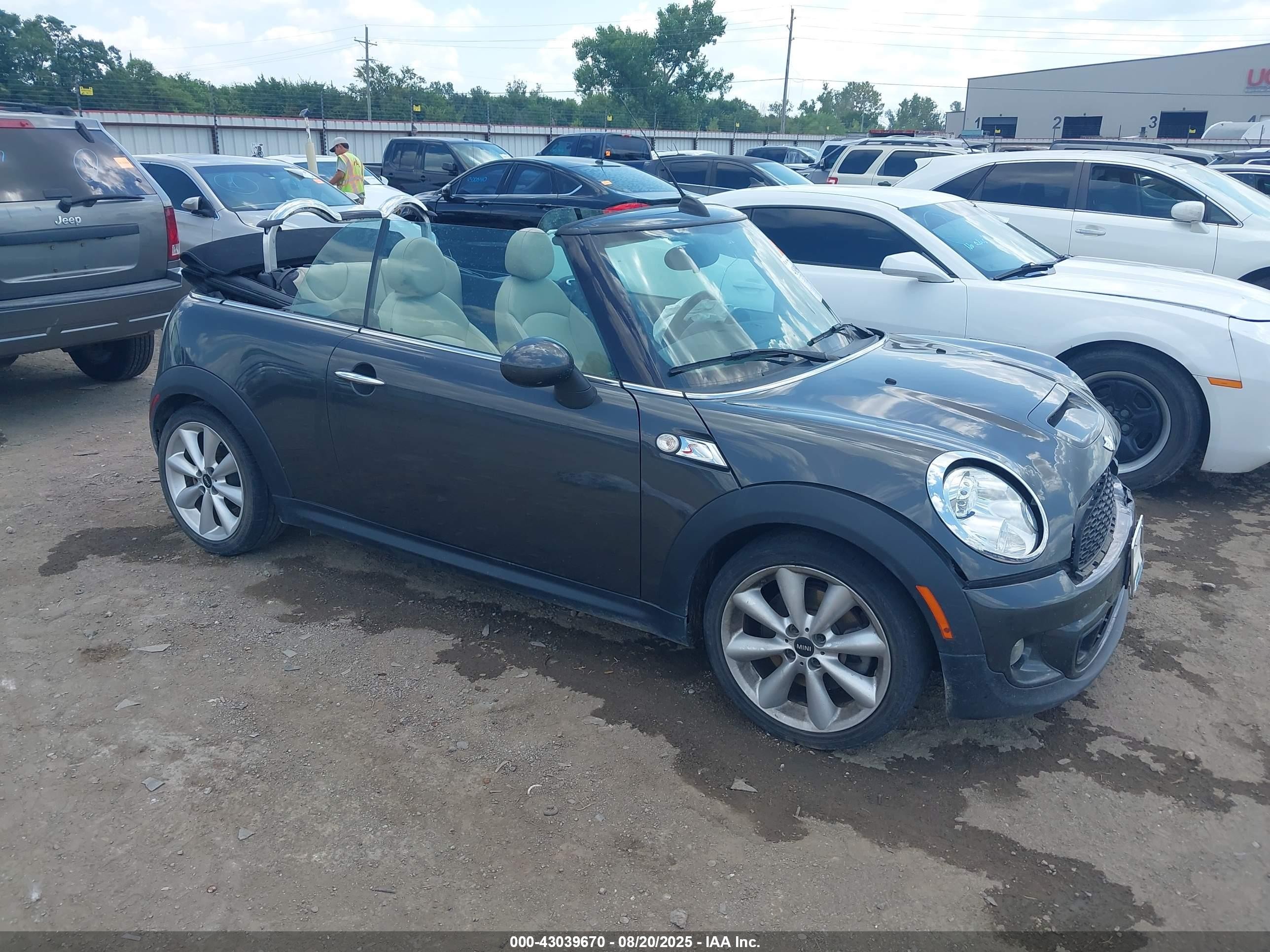 2014 MINI Convertible S, VIN WMWZP3C56ET706839 — Перед