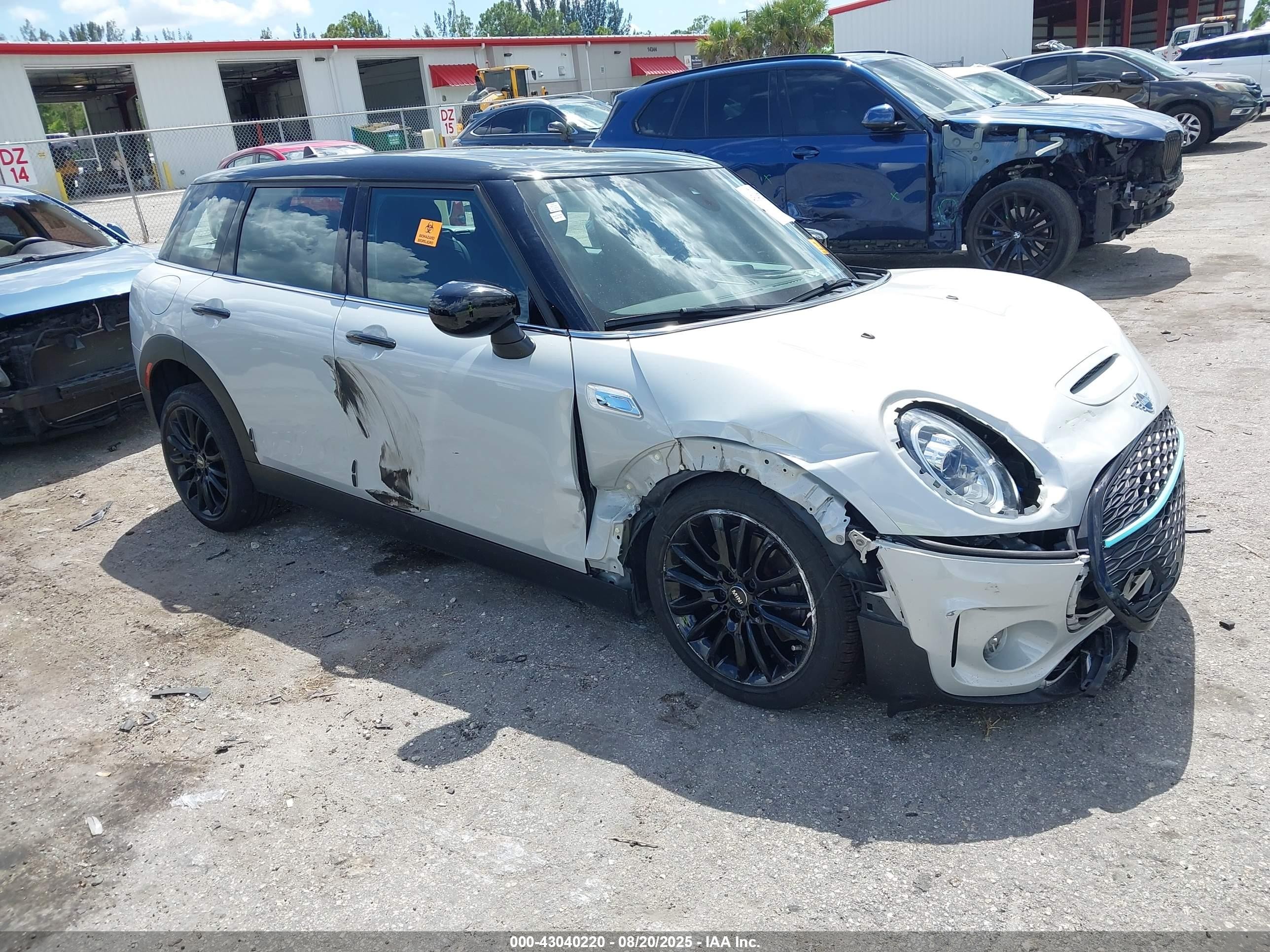 2021 MINI Clubman Cooper S, VIN WMWLV7C07M2N82303 — Front end