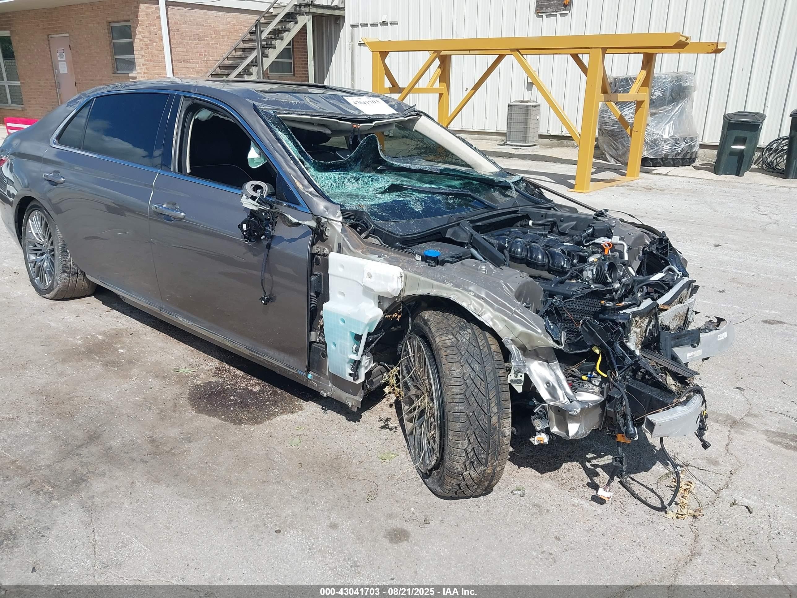 2021 Genesis G90 Ultimate, VIN KMTF54PH2MU084773 — Front end